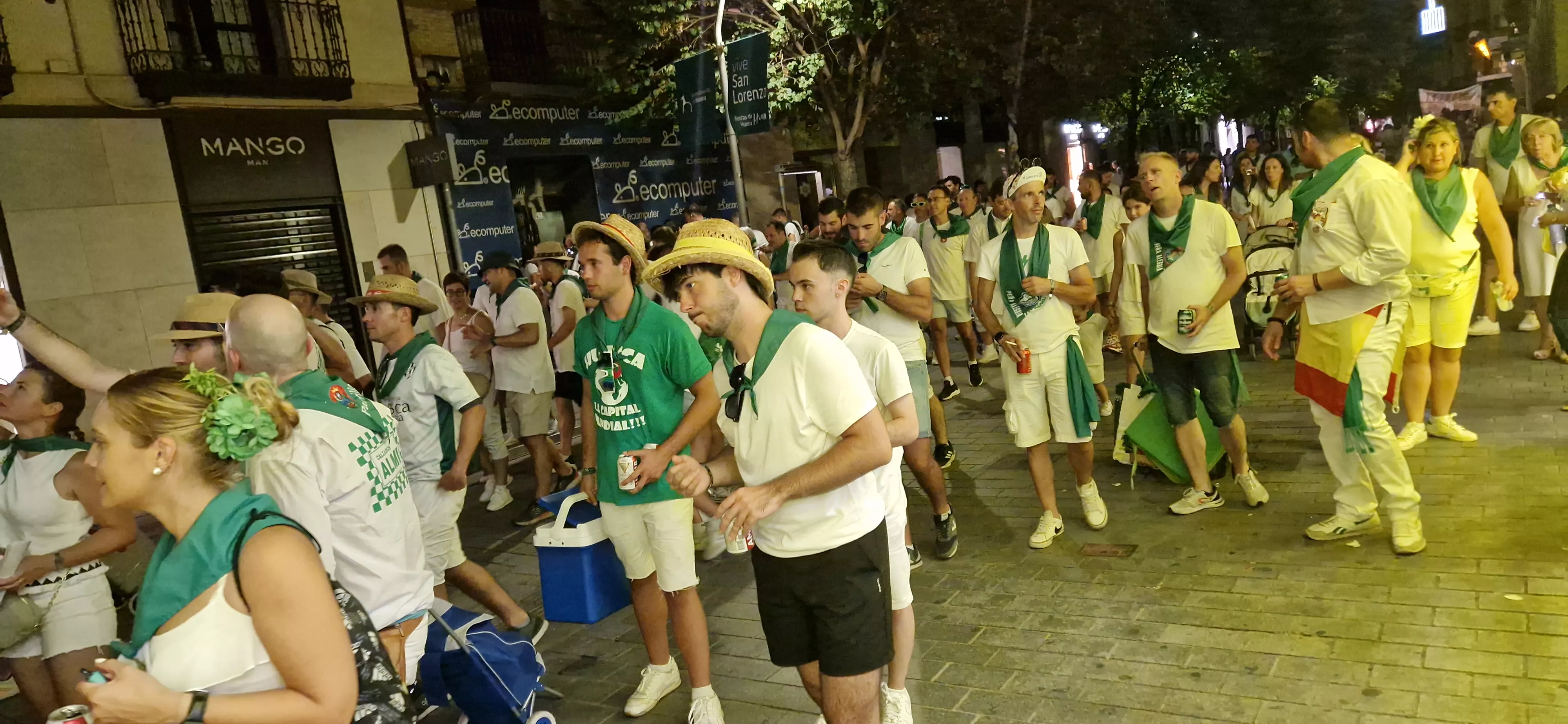 Salida de las peñas. Foto Myriam Martínez