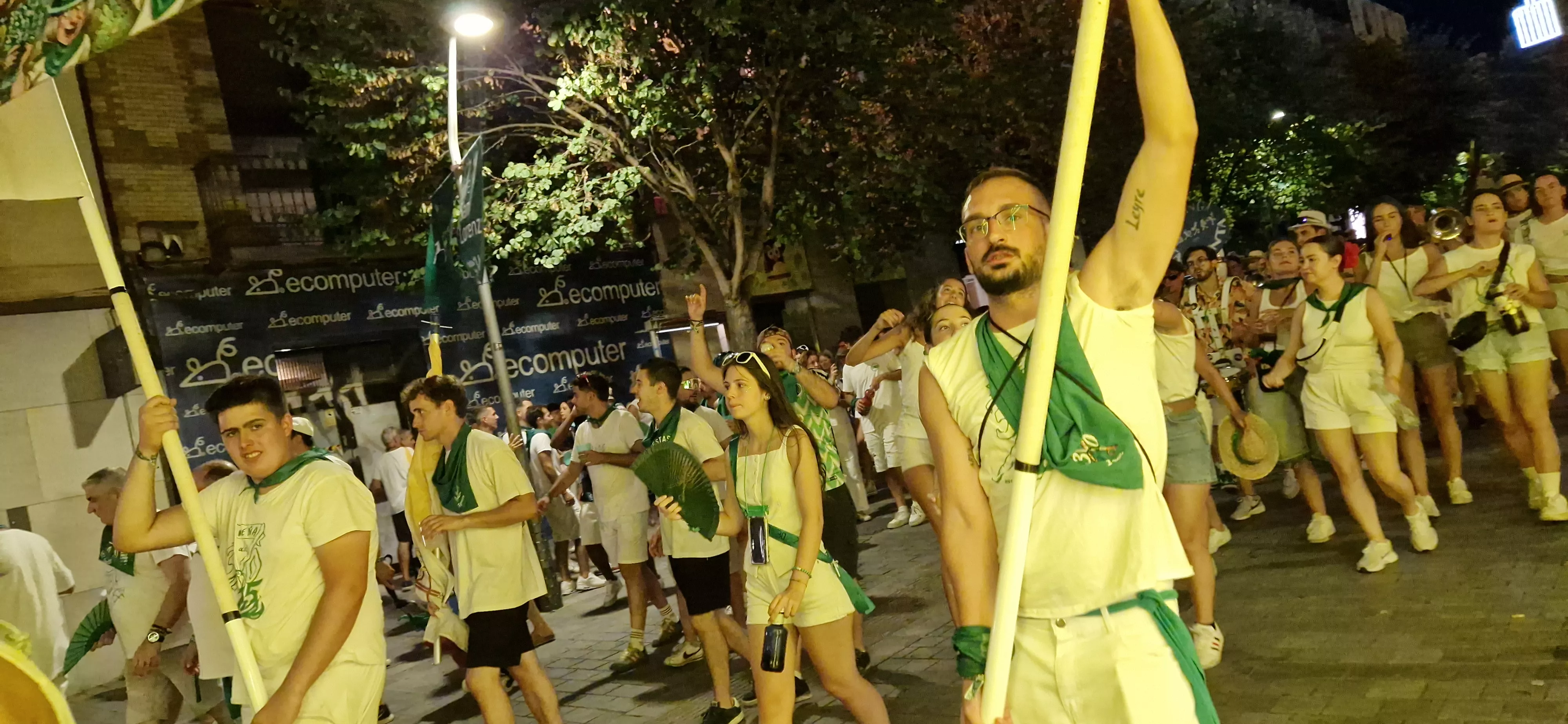 Salida de las peñas. Foto Myriam Martínez