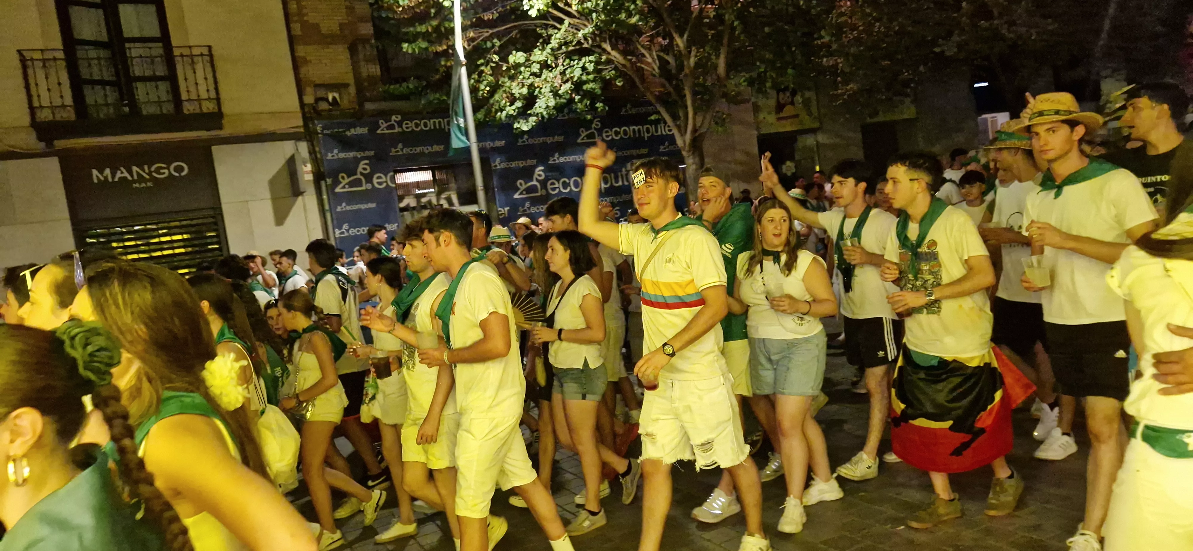 Salida de las peñas. Foto Myriam Martínez