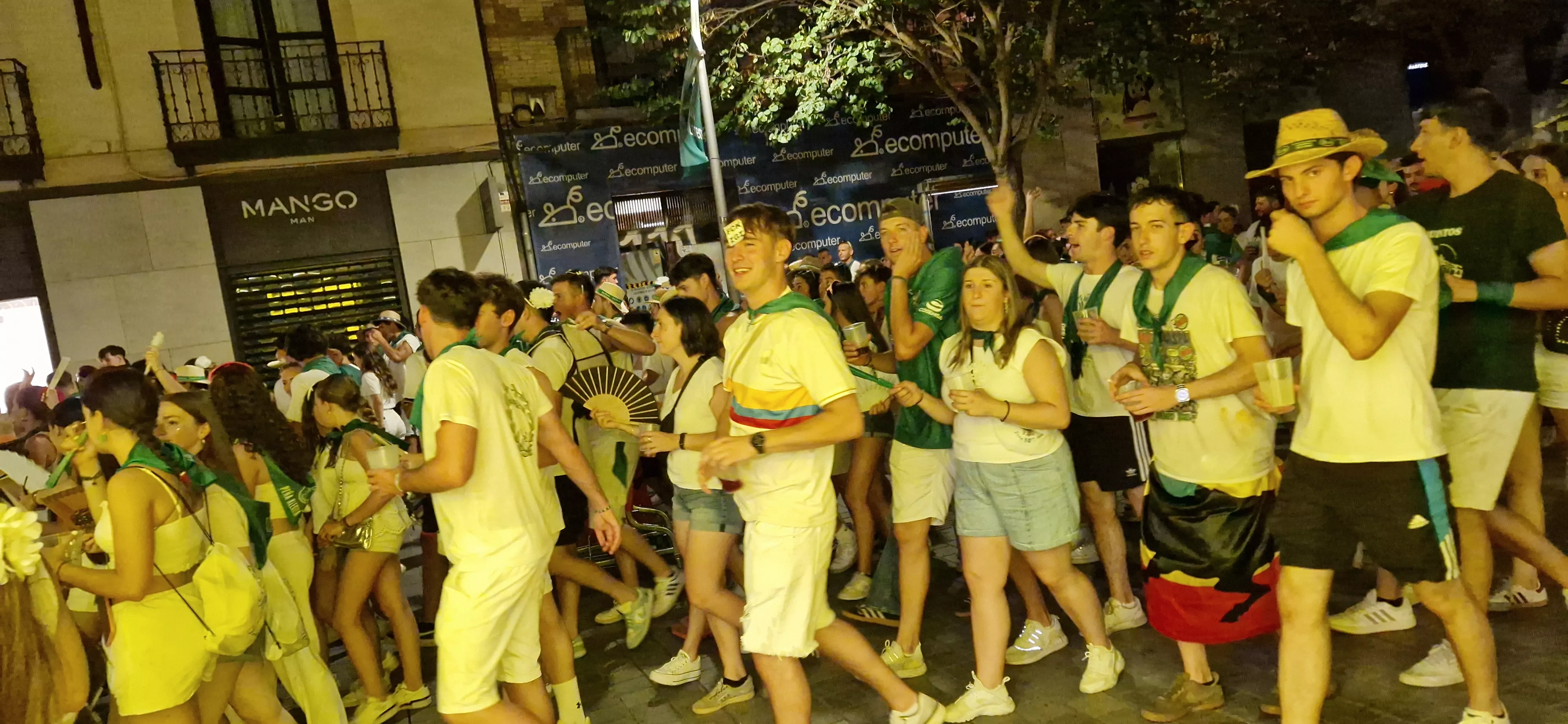 Salida de las peñas. Foto Myriam Martínez