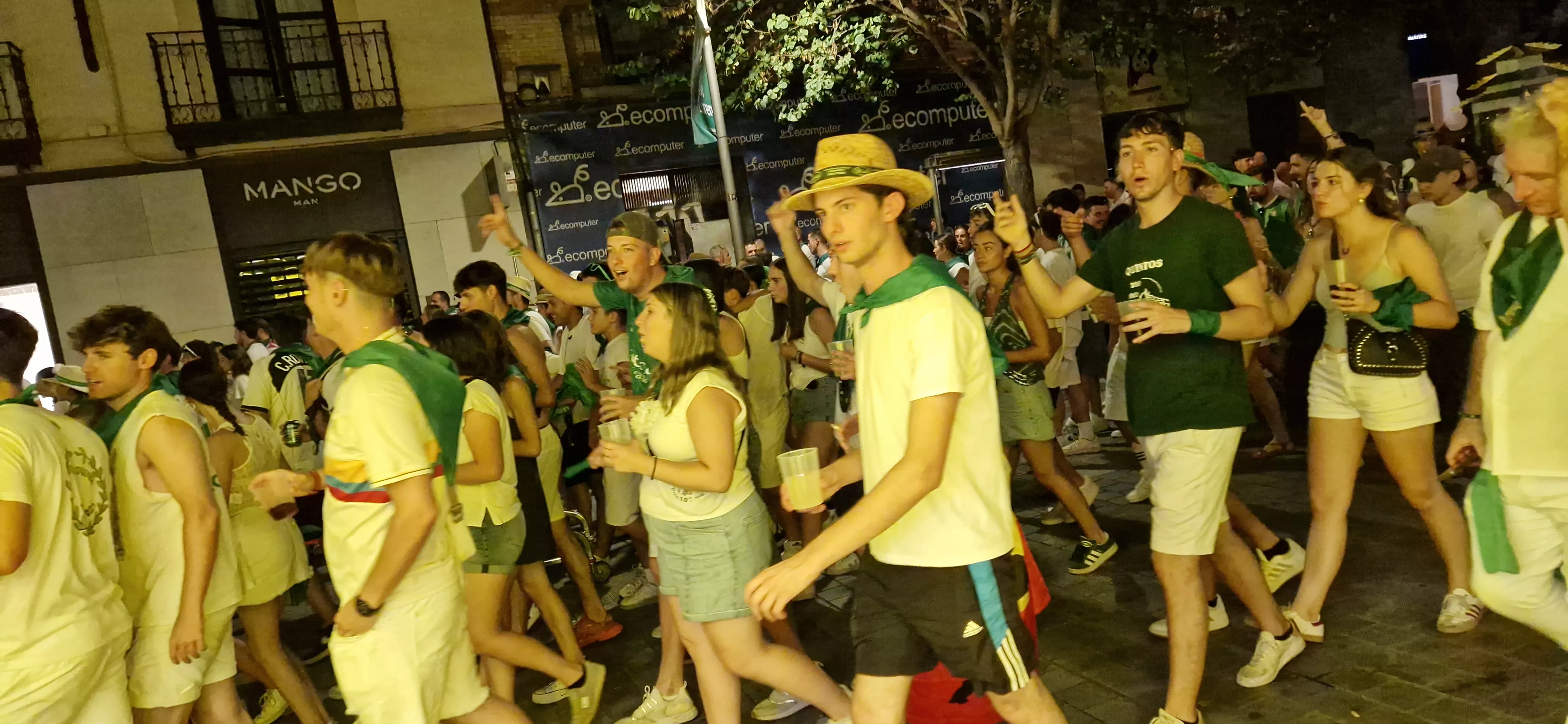 Salida de las peñas. Foto Myriam Martínez