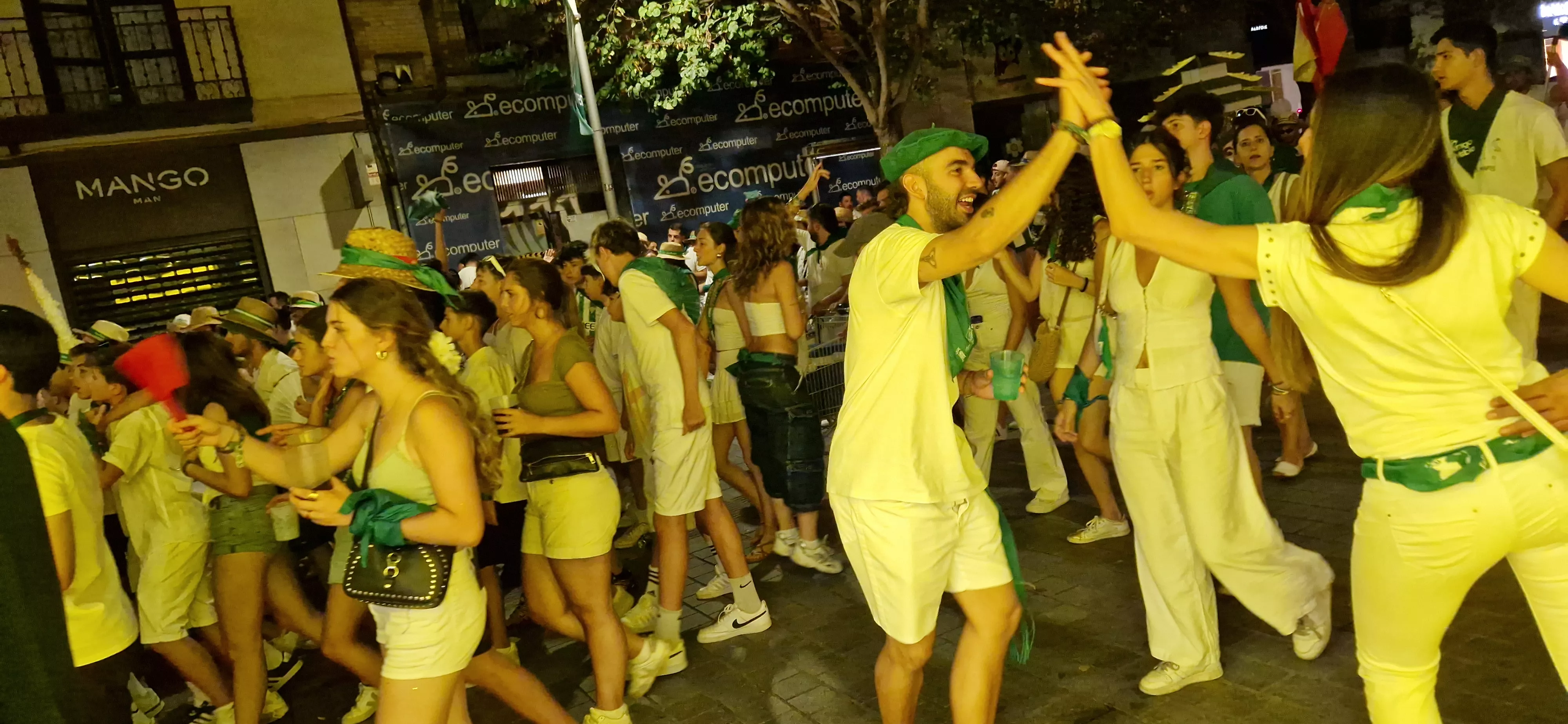 Salida de las peñas. Foto Myriam Martínez