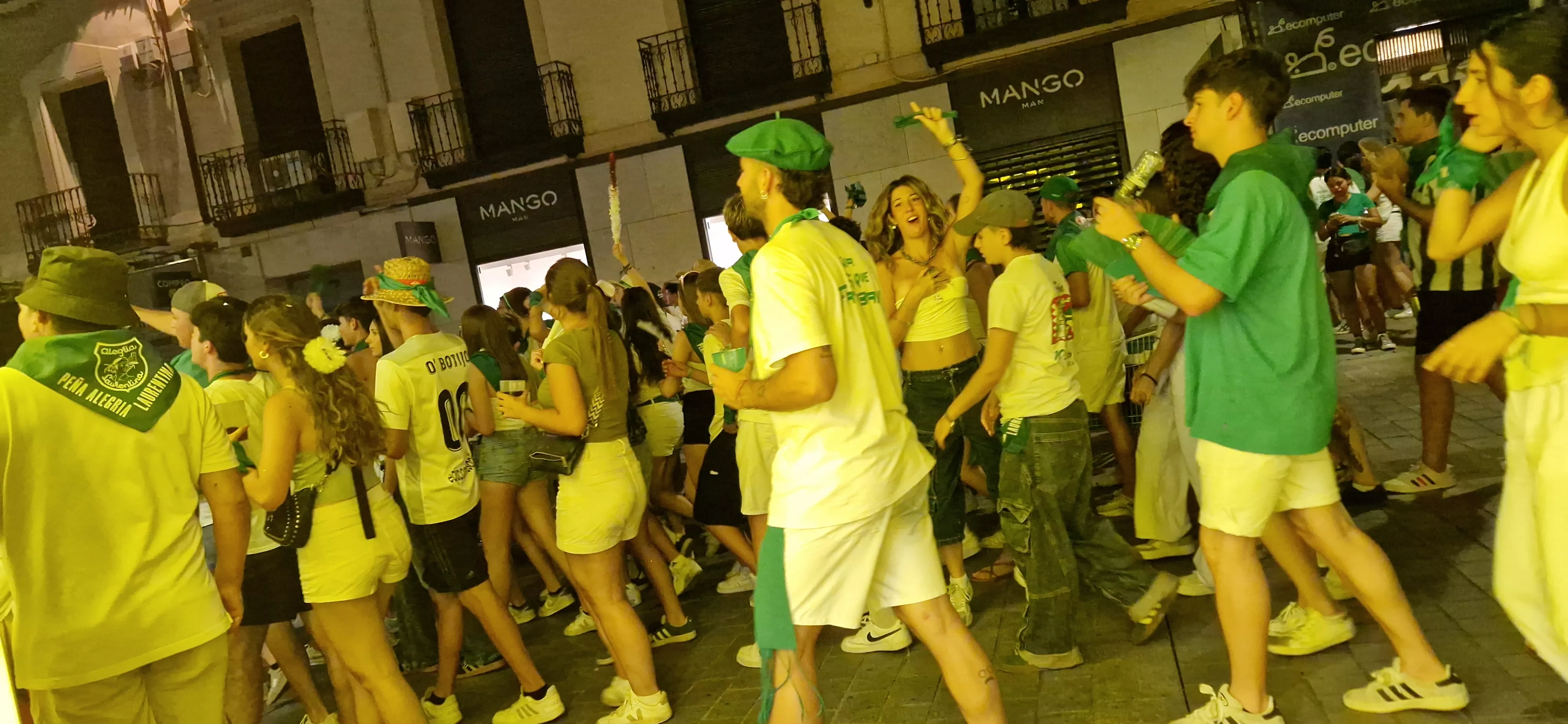 Salida de las peñas. Foto Myriam Martínez