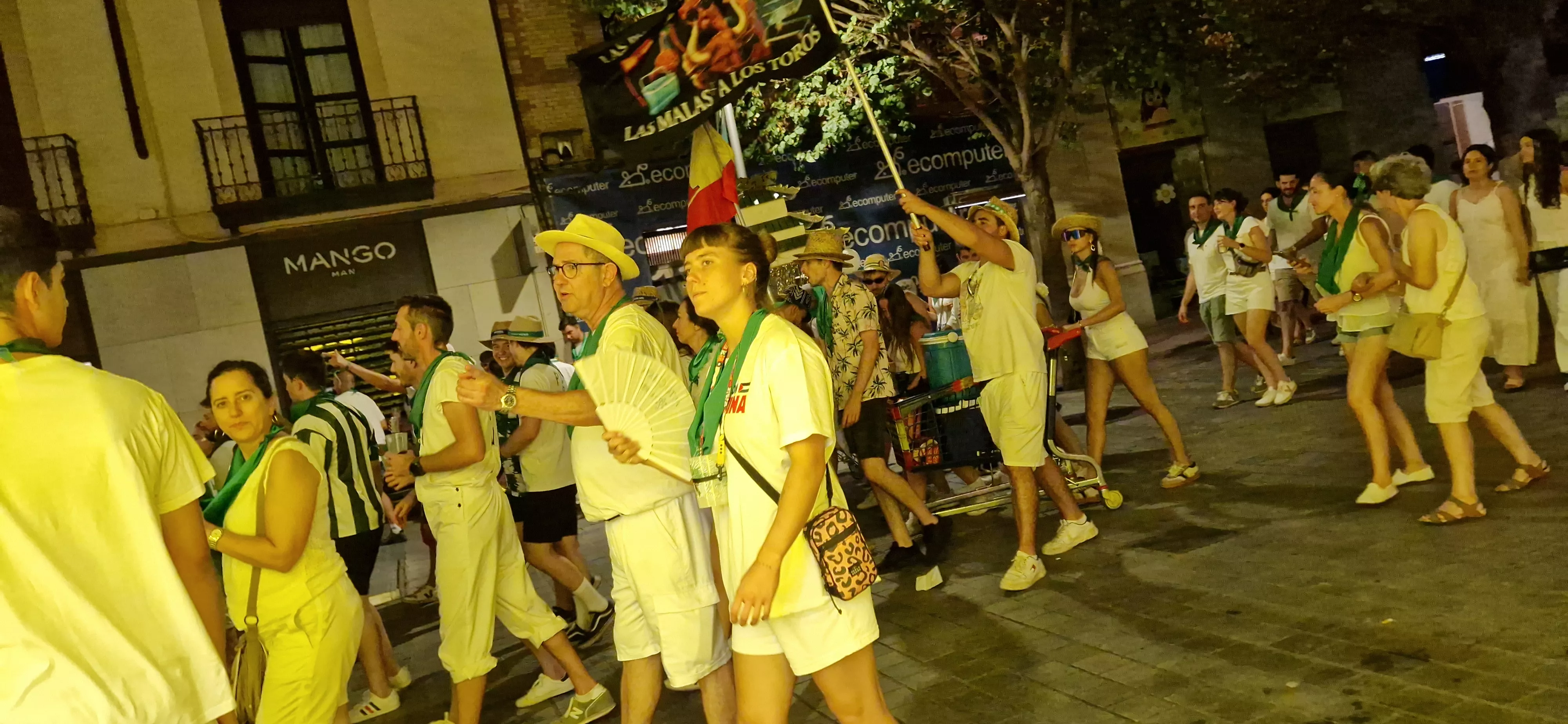 Salida de las peñas. Foto Myriam Martínez