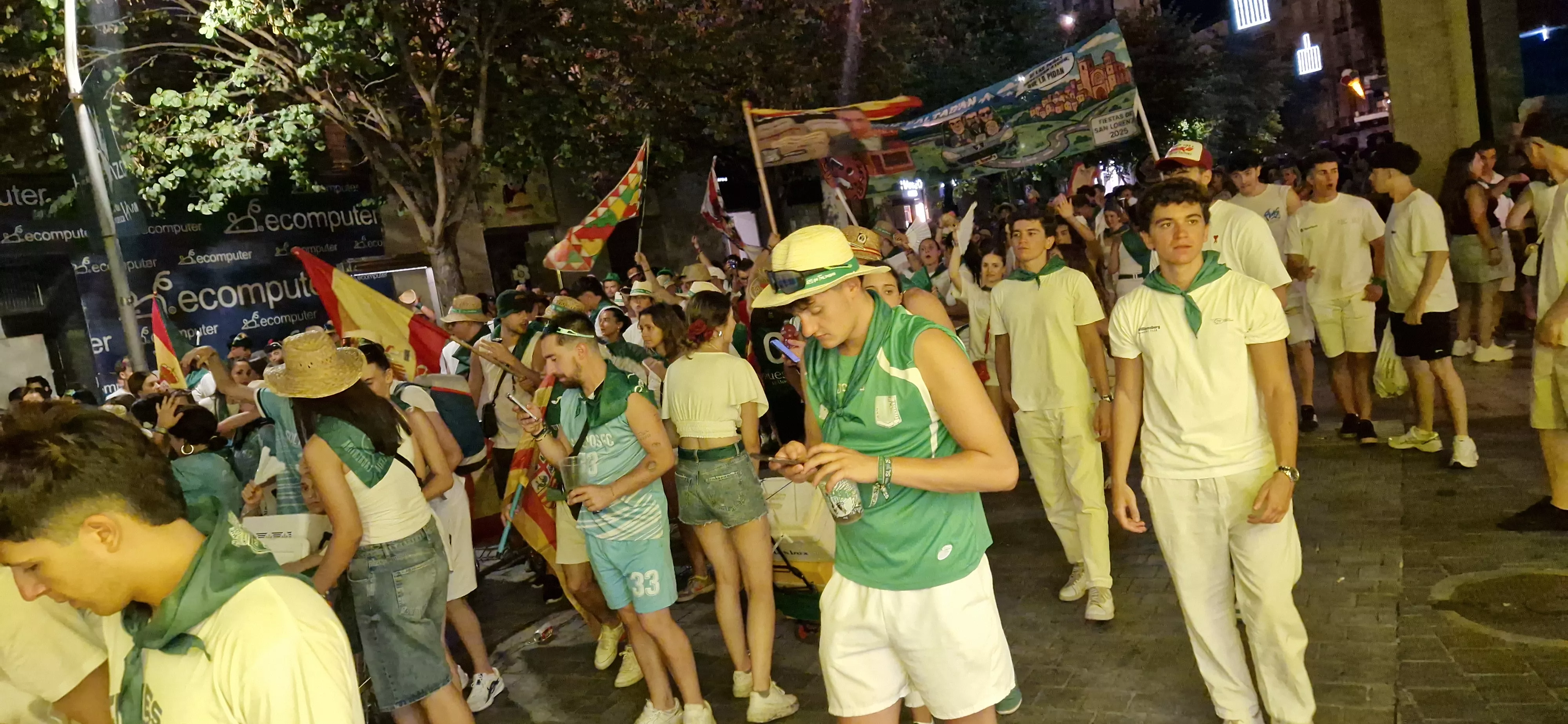 Salida de las peñas. Foto Myriam Martínez