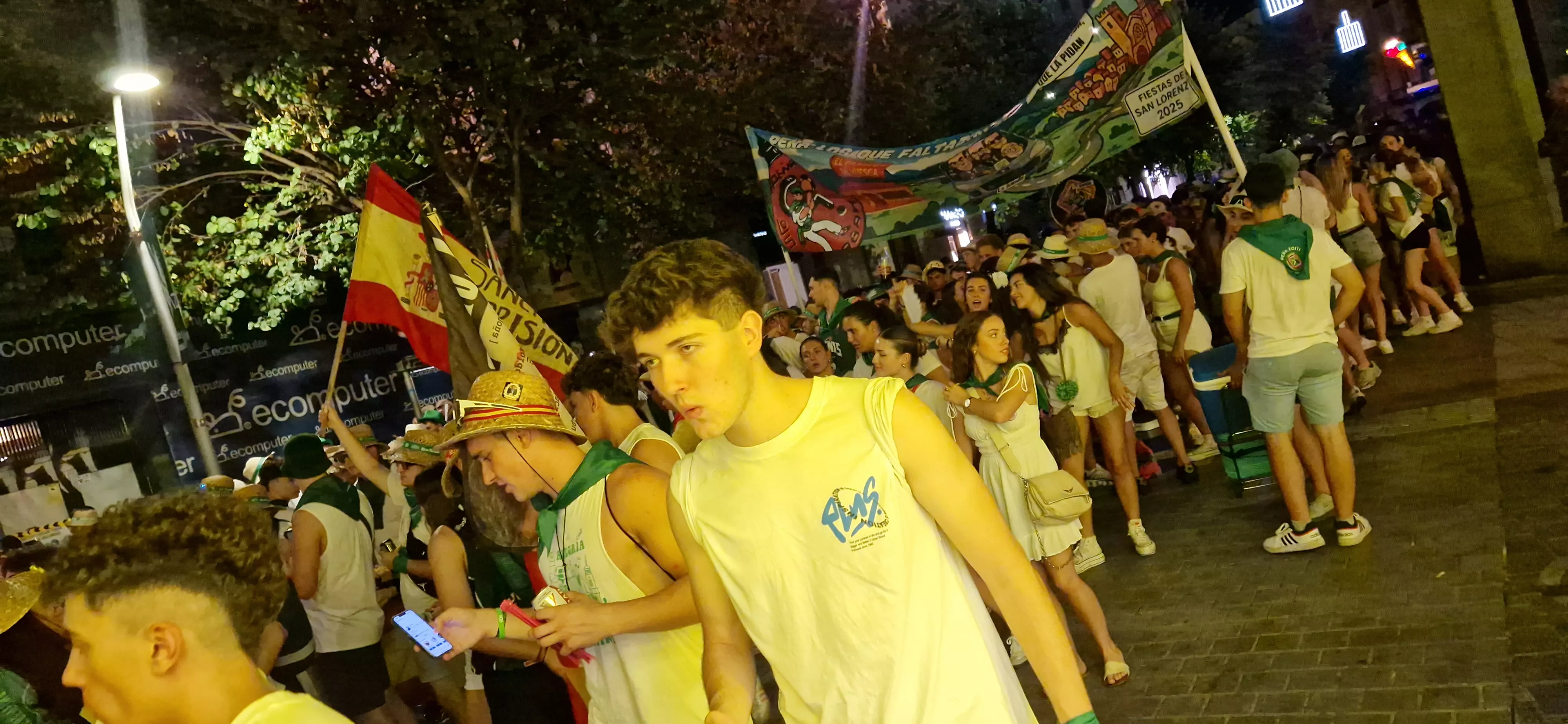 Salida de las peñas. Foto Myriam Martínez