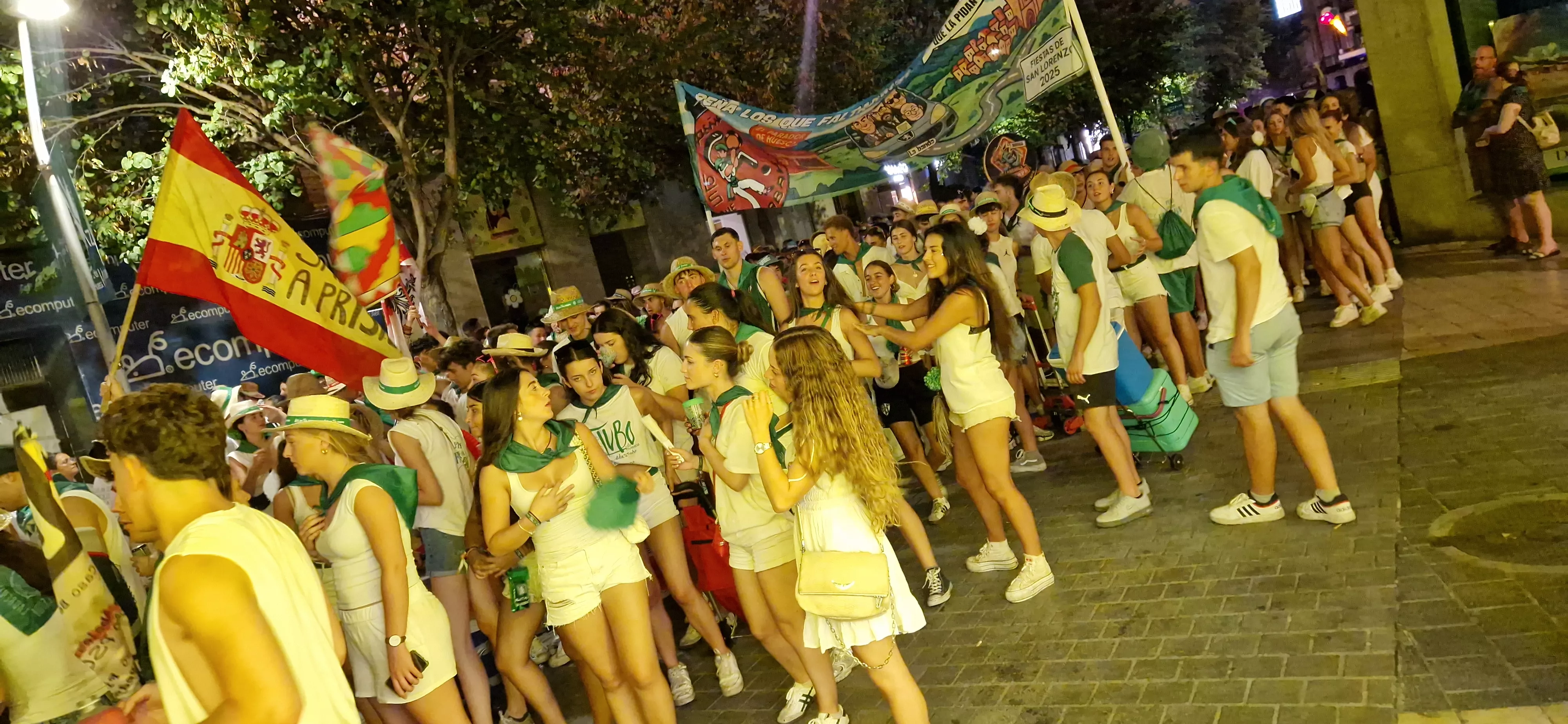 Salida de las peñas. Foto Myriam Martínez