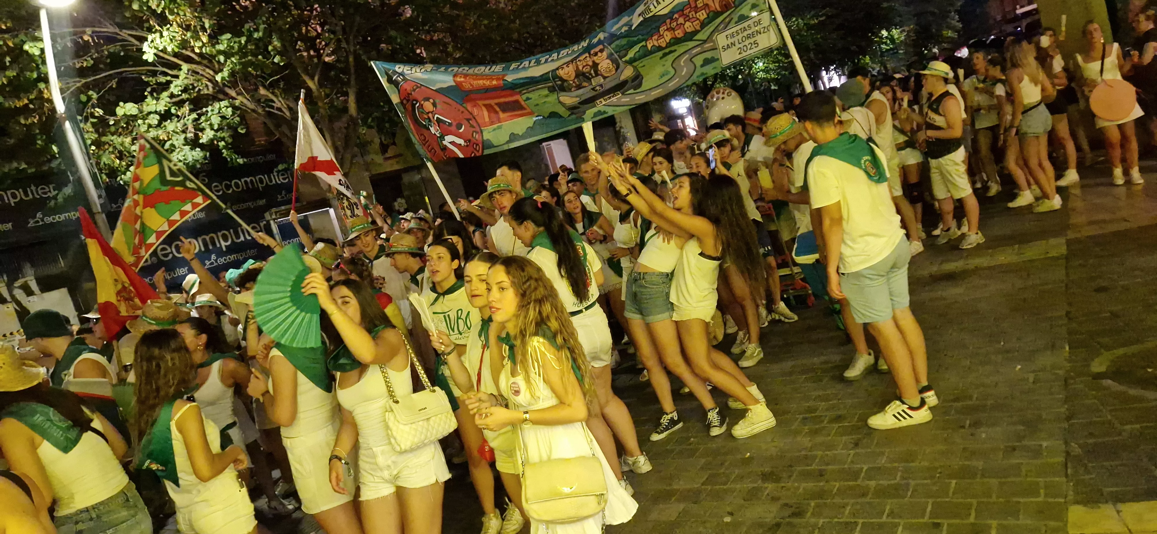 Salida de las peñas. Foto Myriam Martínez