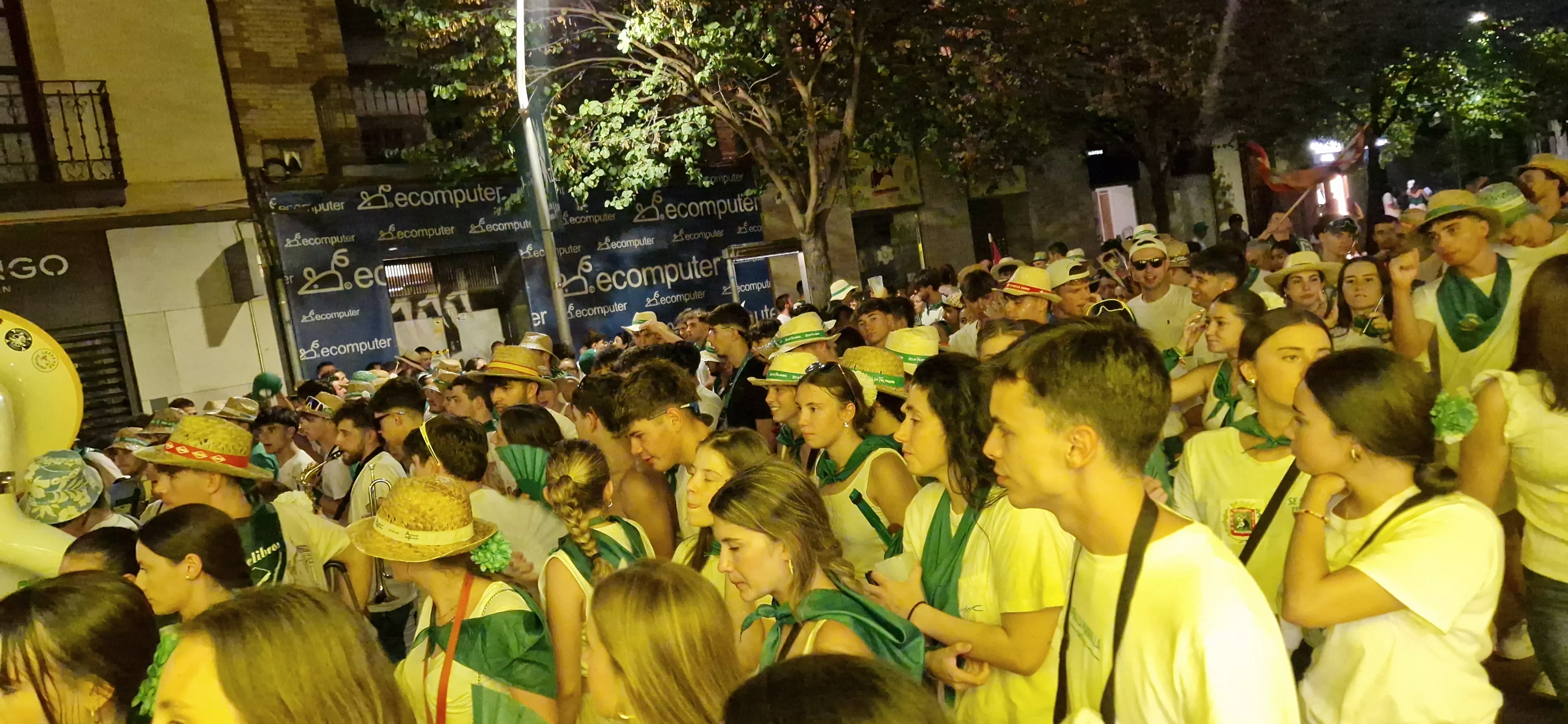 Salida de las peñas. Foto Myriam Martínez