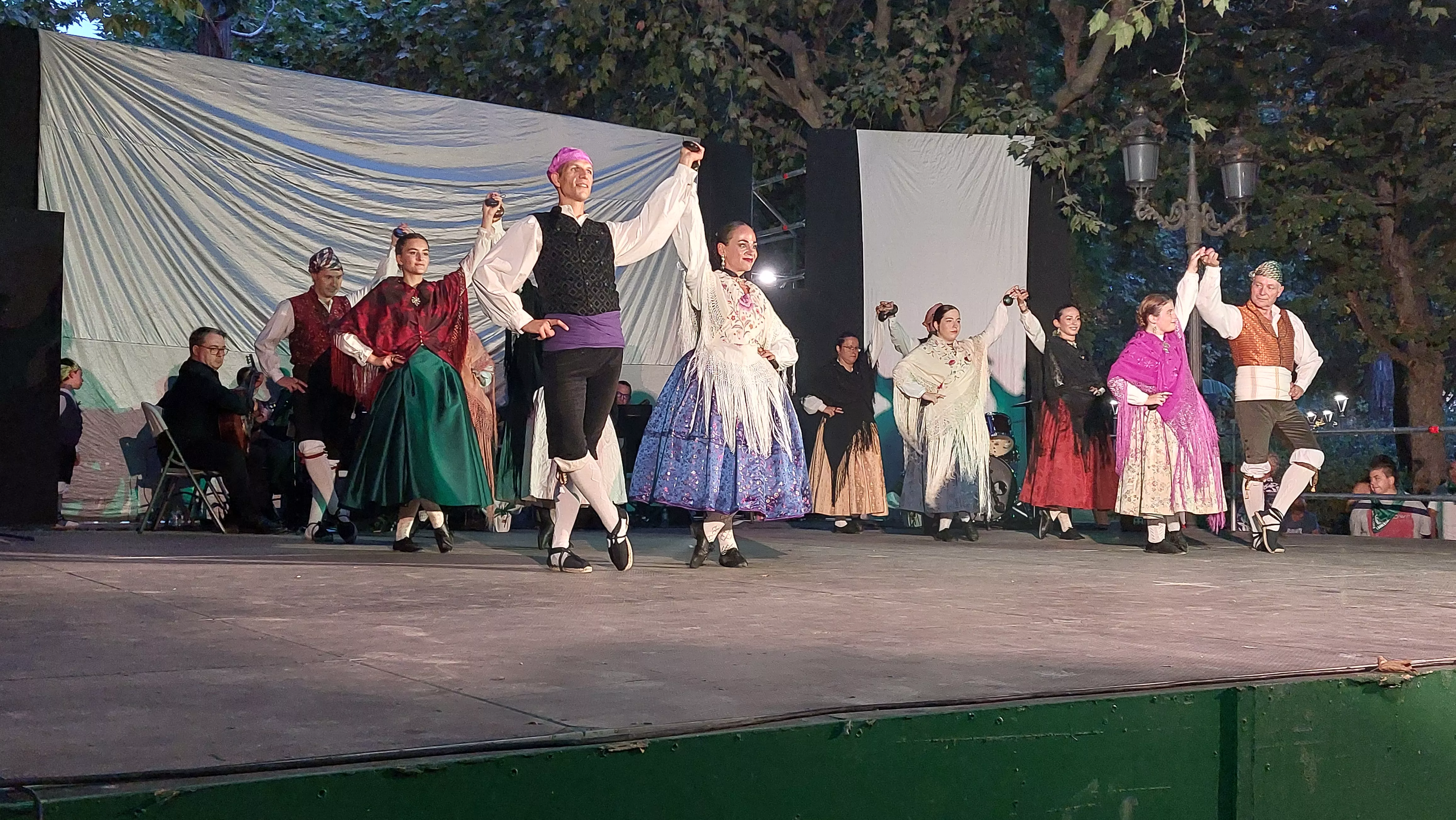  Grupo Folklórico San Lorenzo en el Parque Miguel Servet