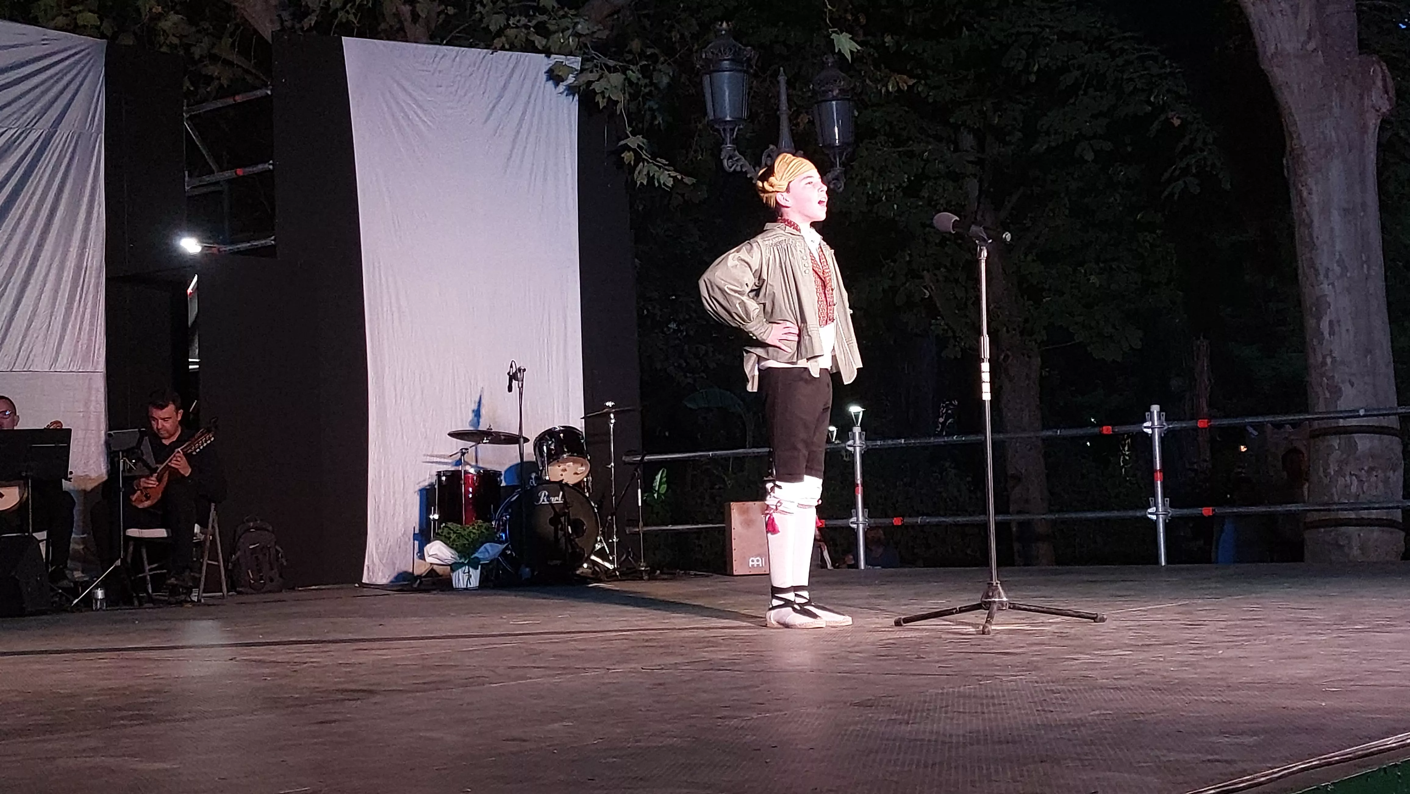  Grupo Folklórico San Lorenzo en el Parque Miguel Servet
