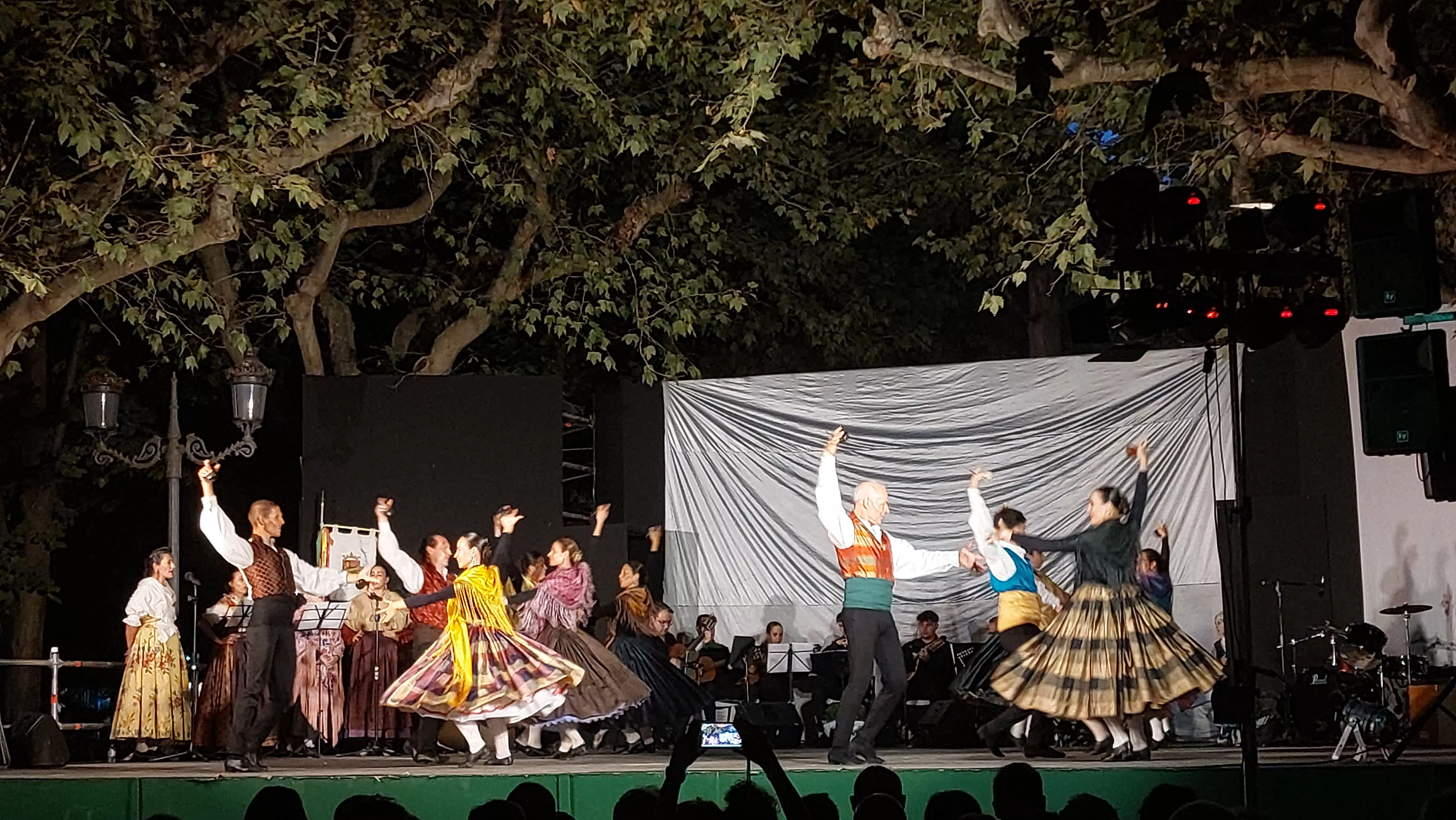  Grupo Folklórico San Lorenzo en el Parque Miguel Servet