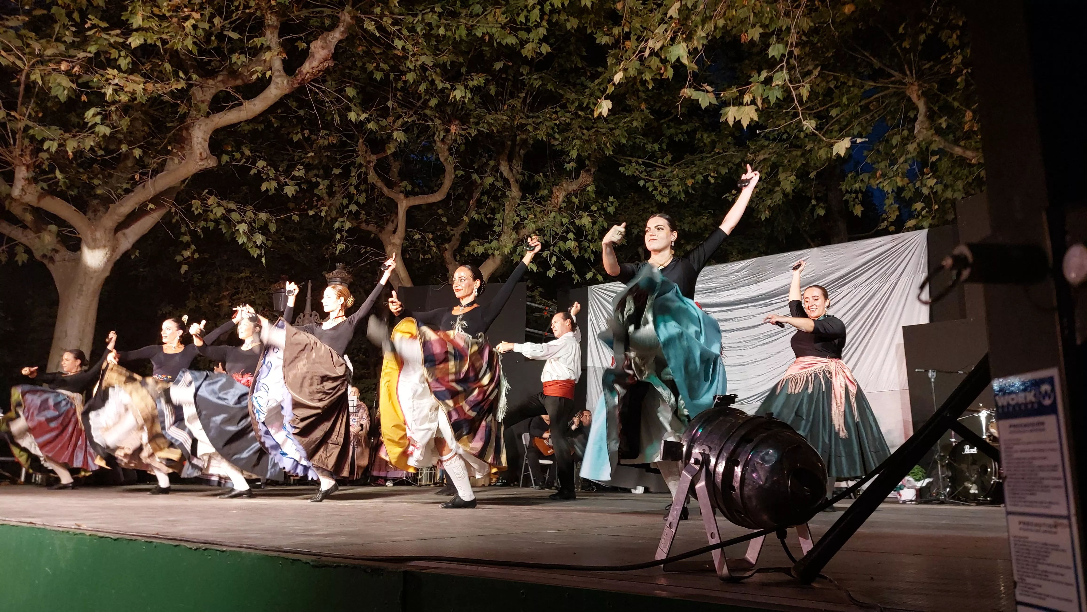  Grupo Folklórico San Lorenzo en el Parque Miguel Servet