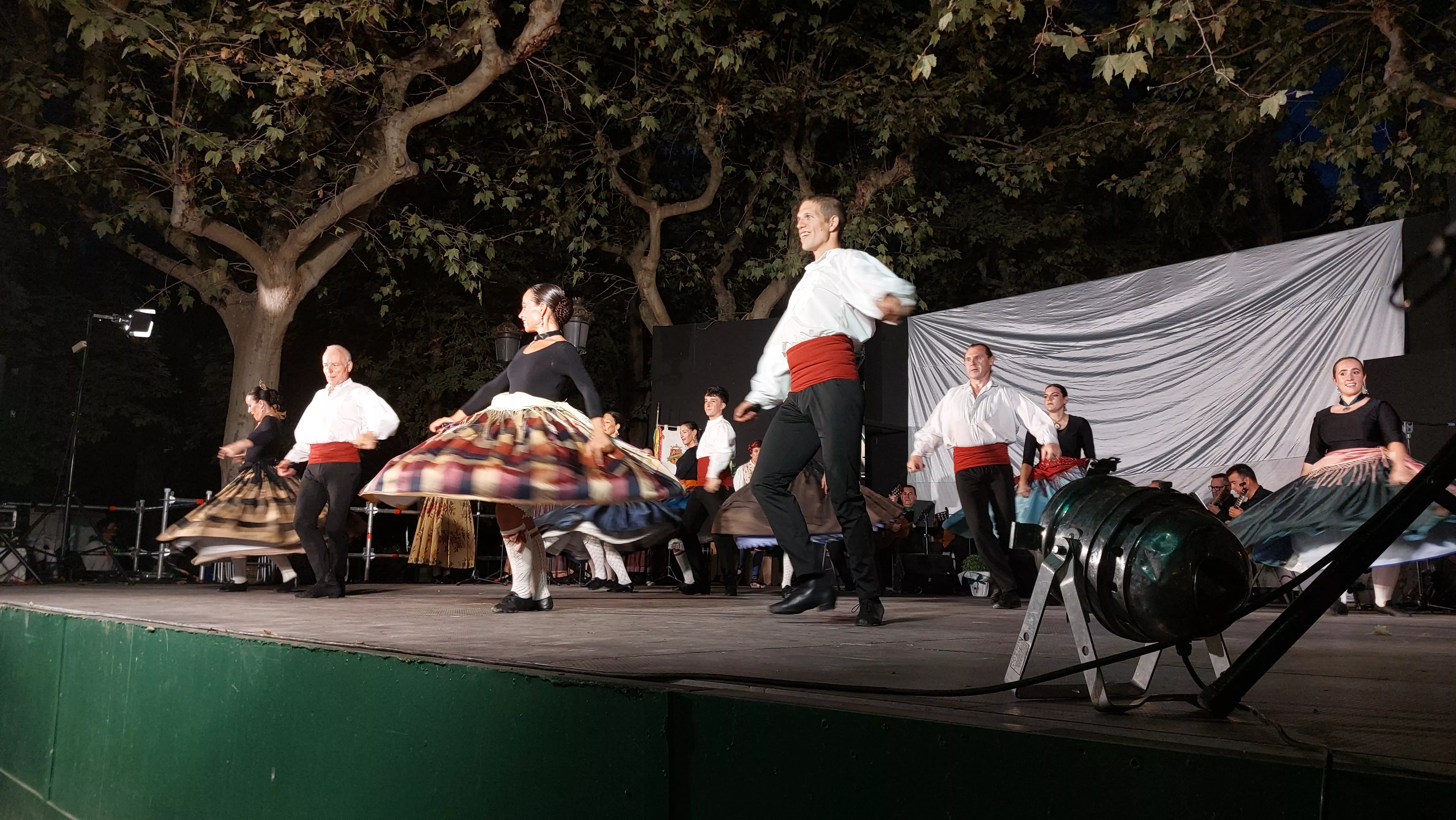  Grupo Folklórico San Lorenzo en el Parque Miguel Servet