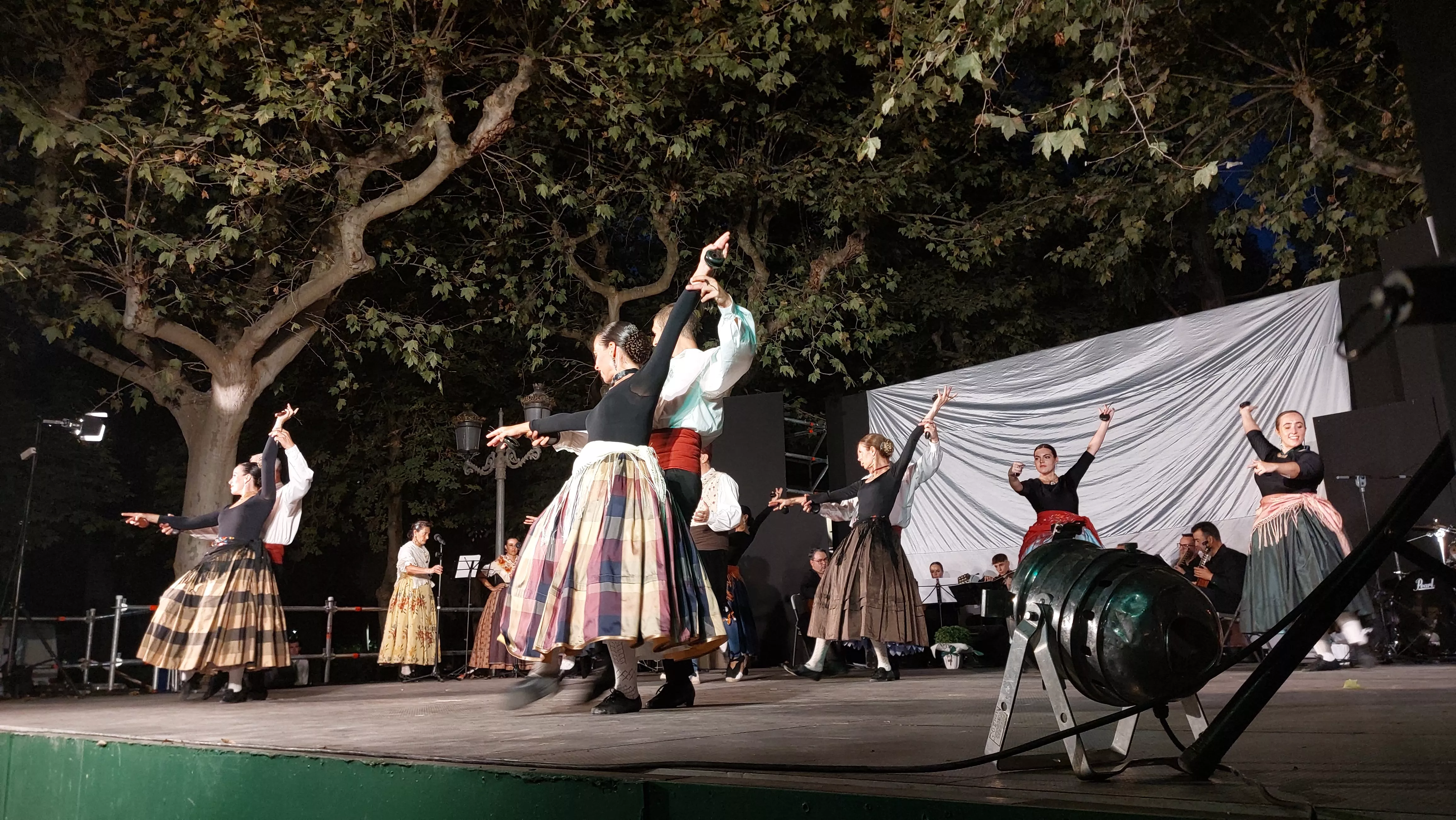  Grupo Folklórico San Lorenzo en el Parque Miguel Servet