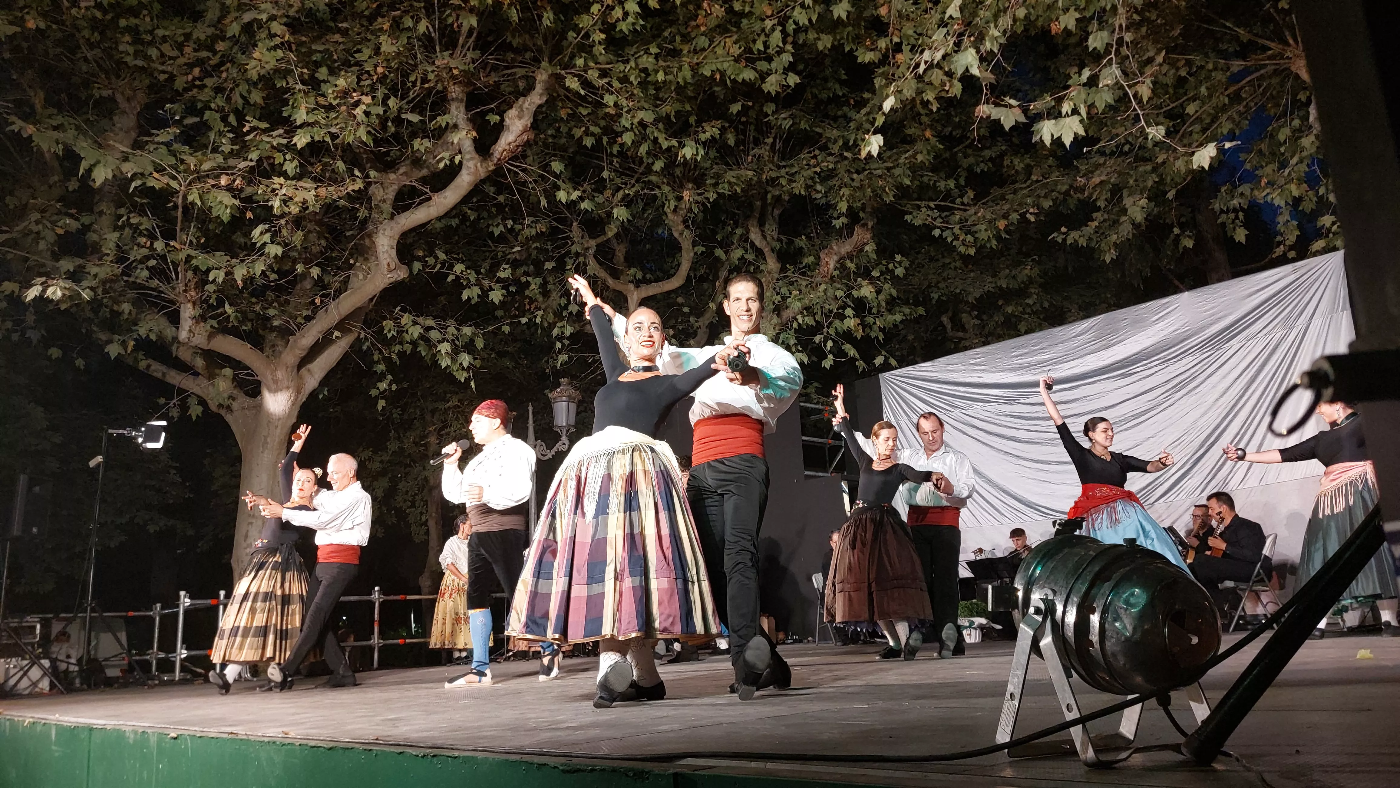  Grupo Folklórico San Lorenzo en el Parque Miguel Servet