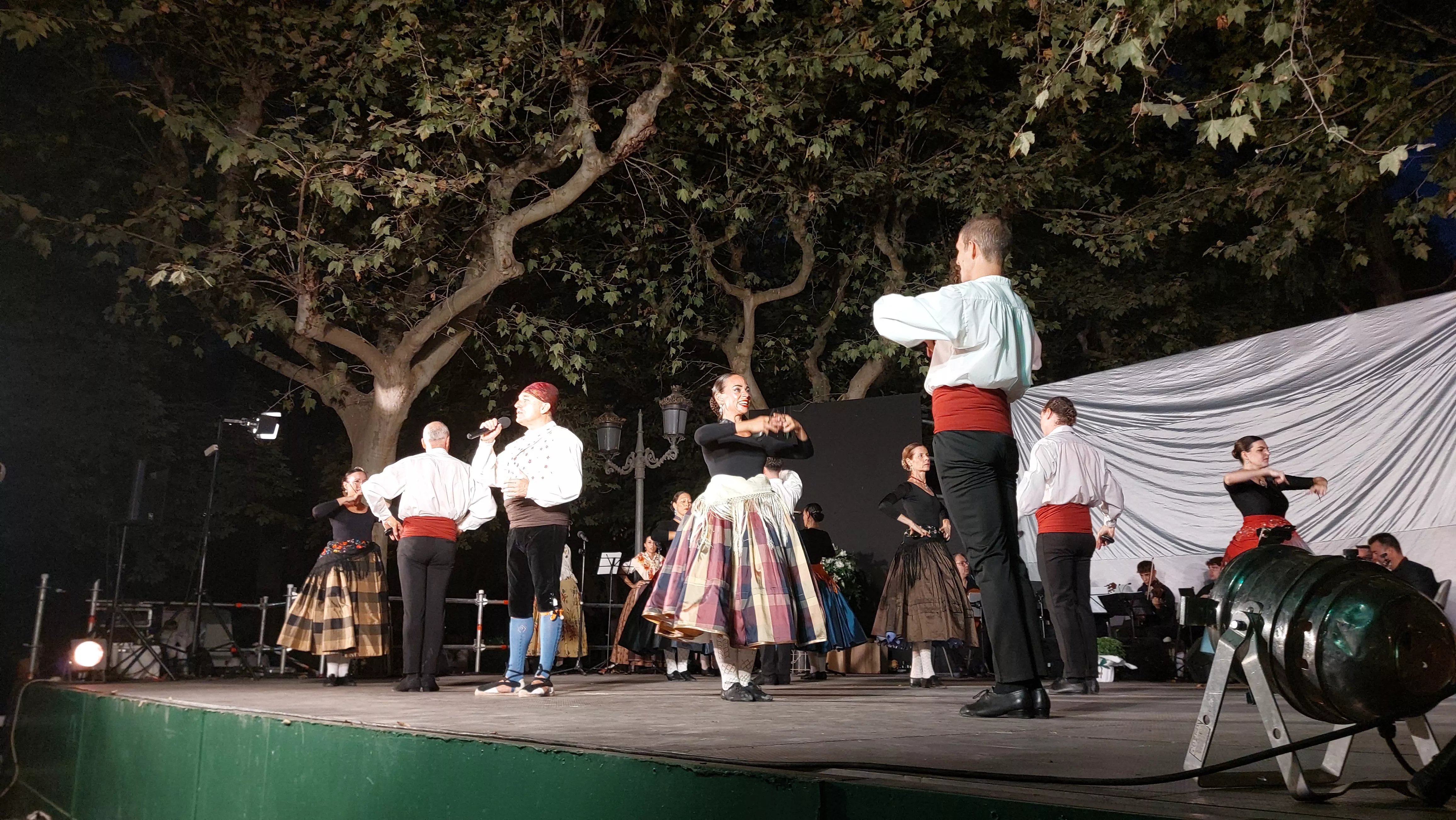  Grupo Folklórico San Lorenzo en el Parque Miguel Servet