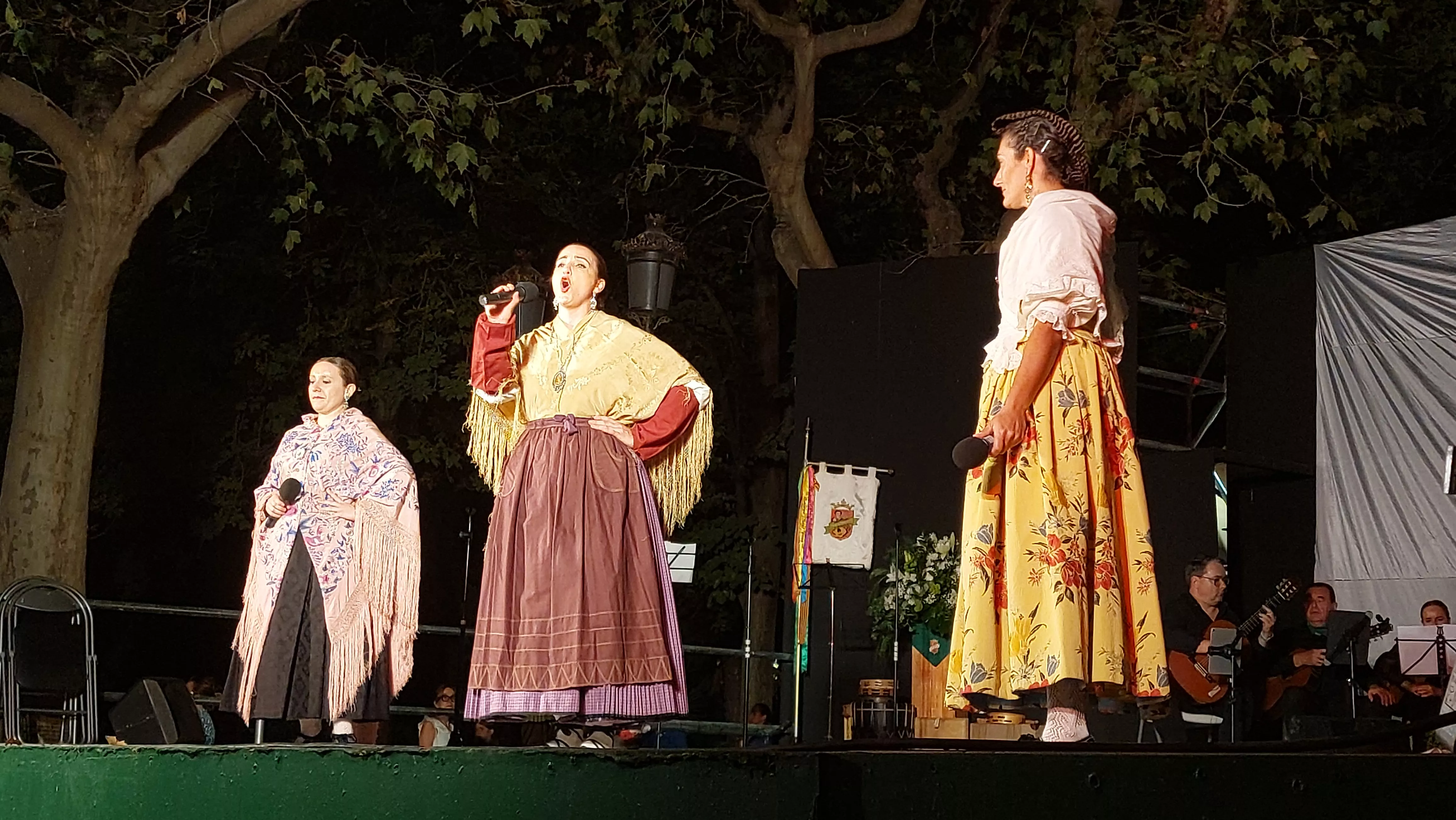  Grupo Folklórico San Lorenzo en el Parque Miguel Servet