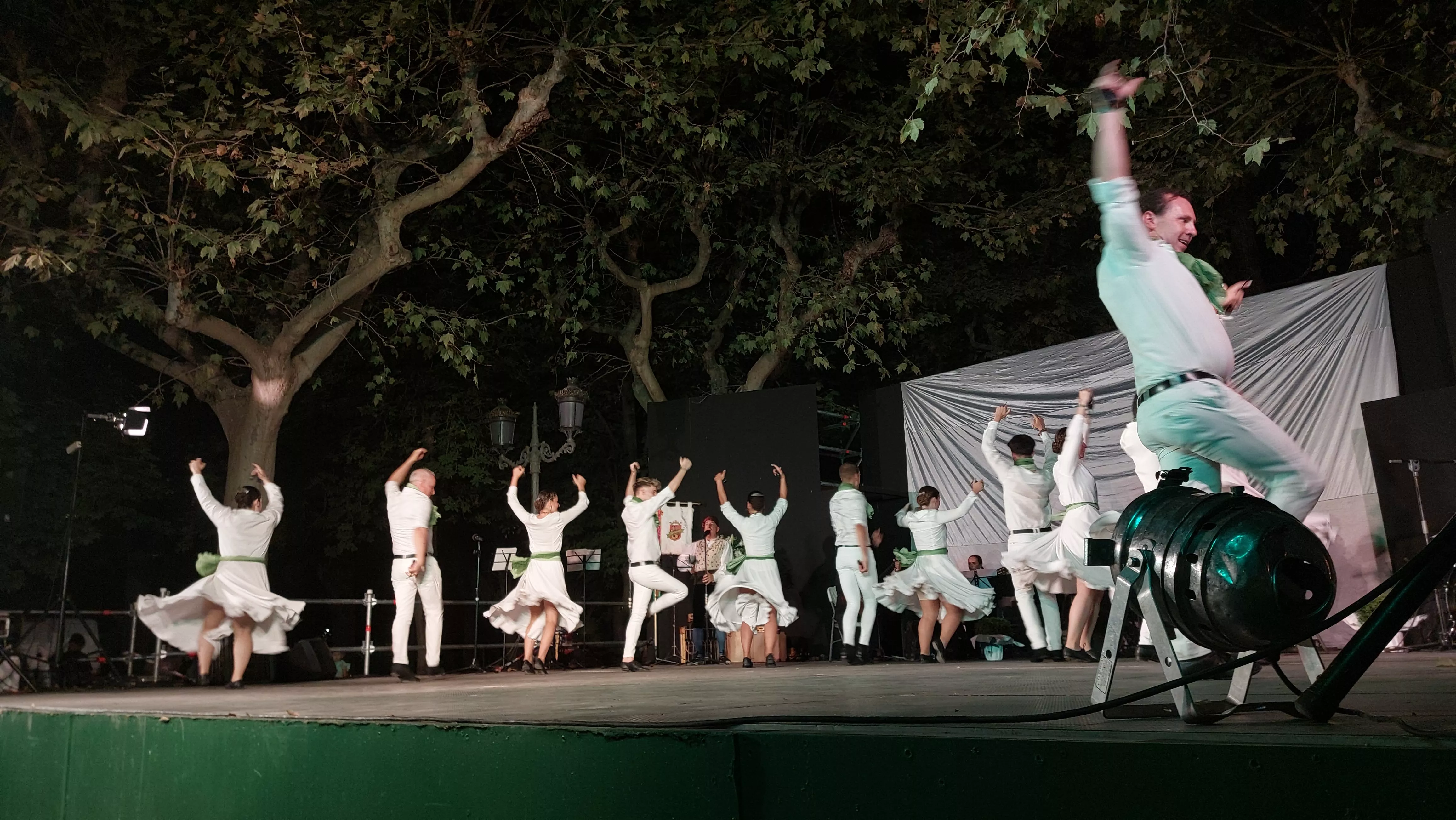  Grupo Folklórico San Lorenzo en el Parque Miguel Servet