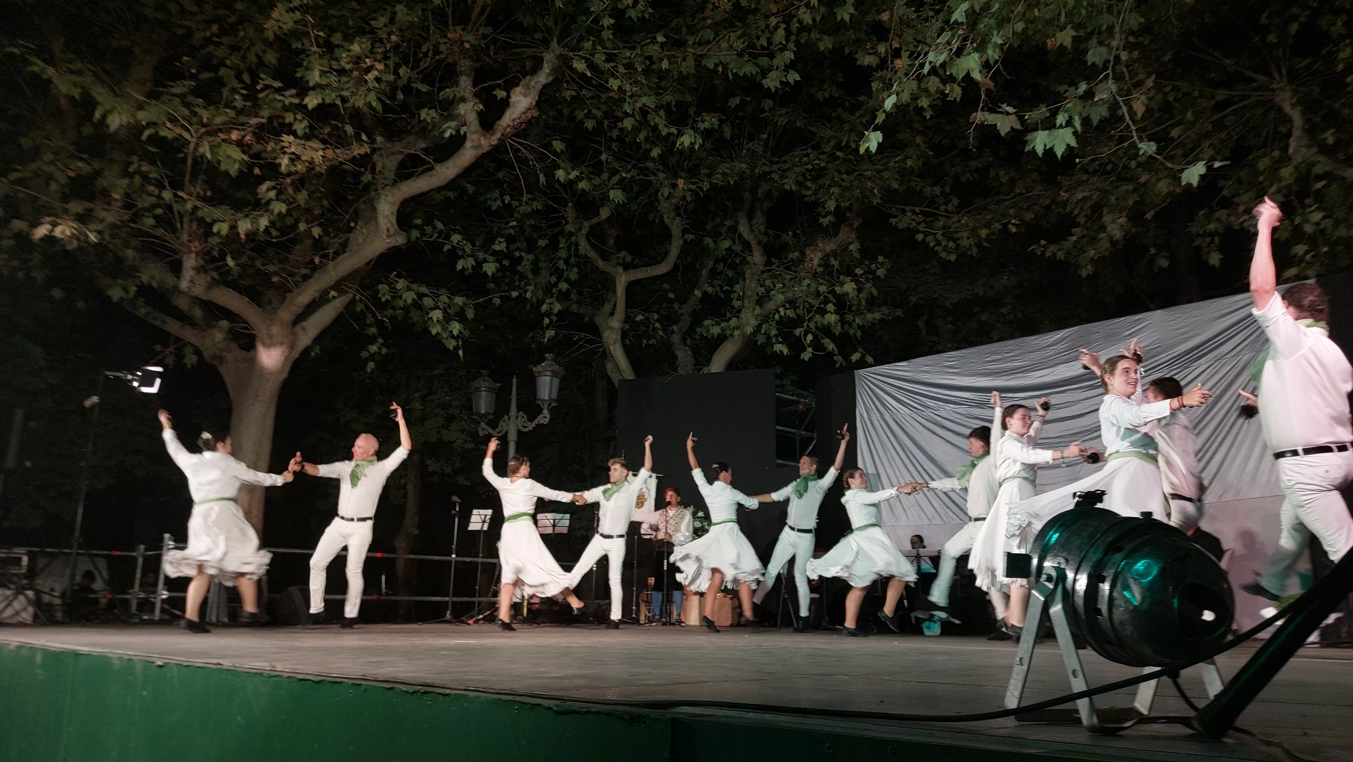  Grupo Folklórico San Lorenzo en el Parque Miguel Servet