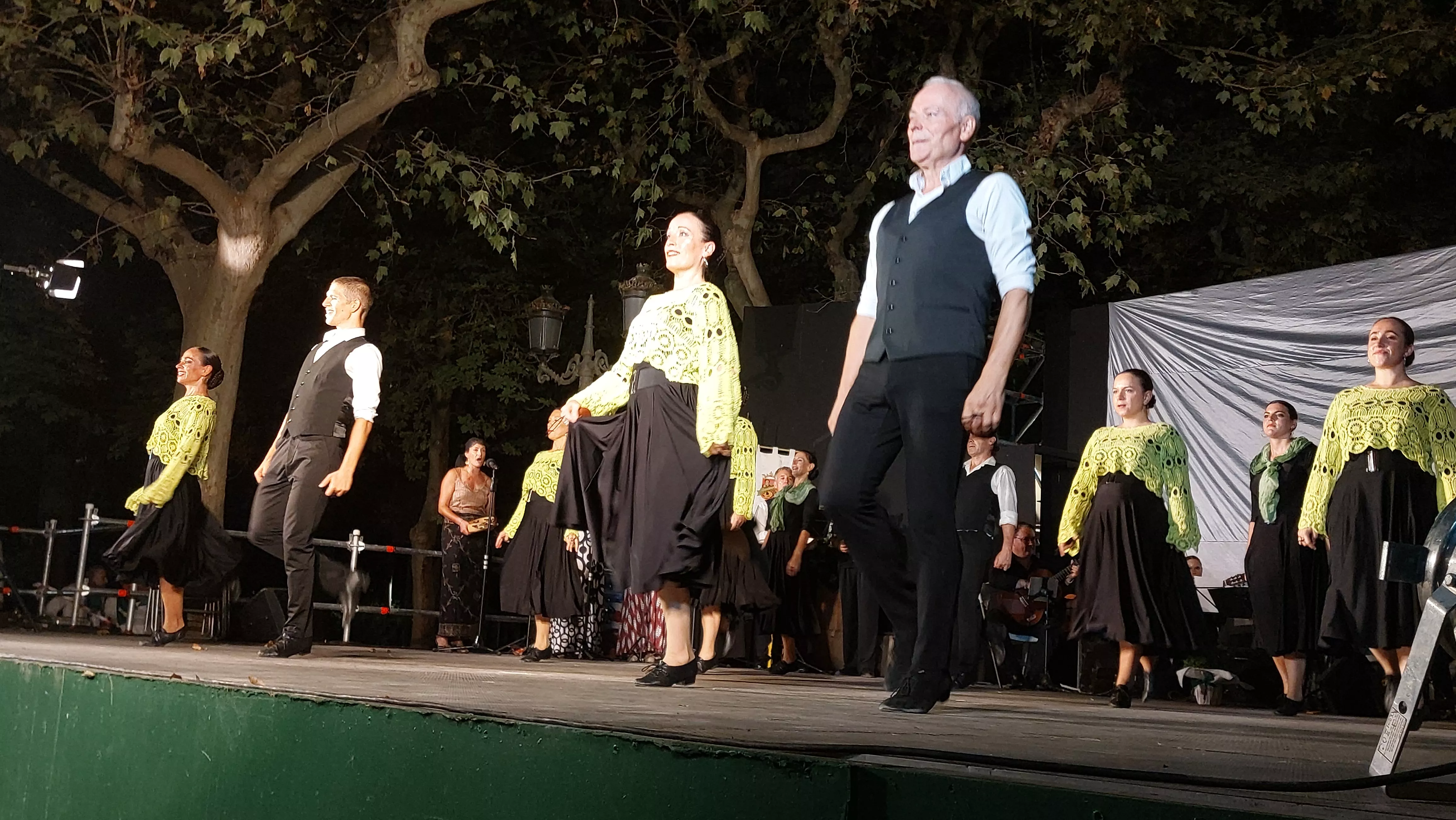  Grupo Folklórico San Lorenzo en el Parque Miguel Servet