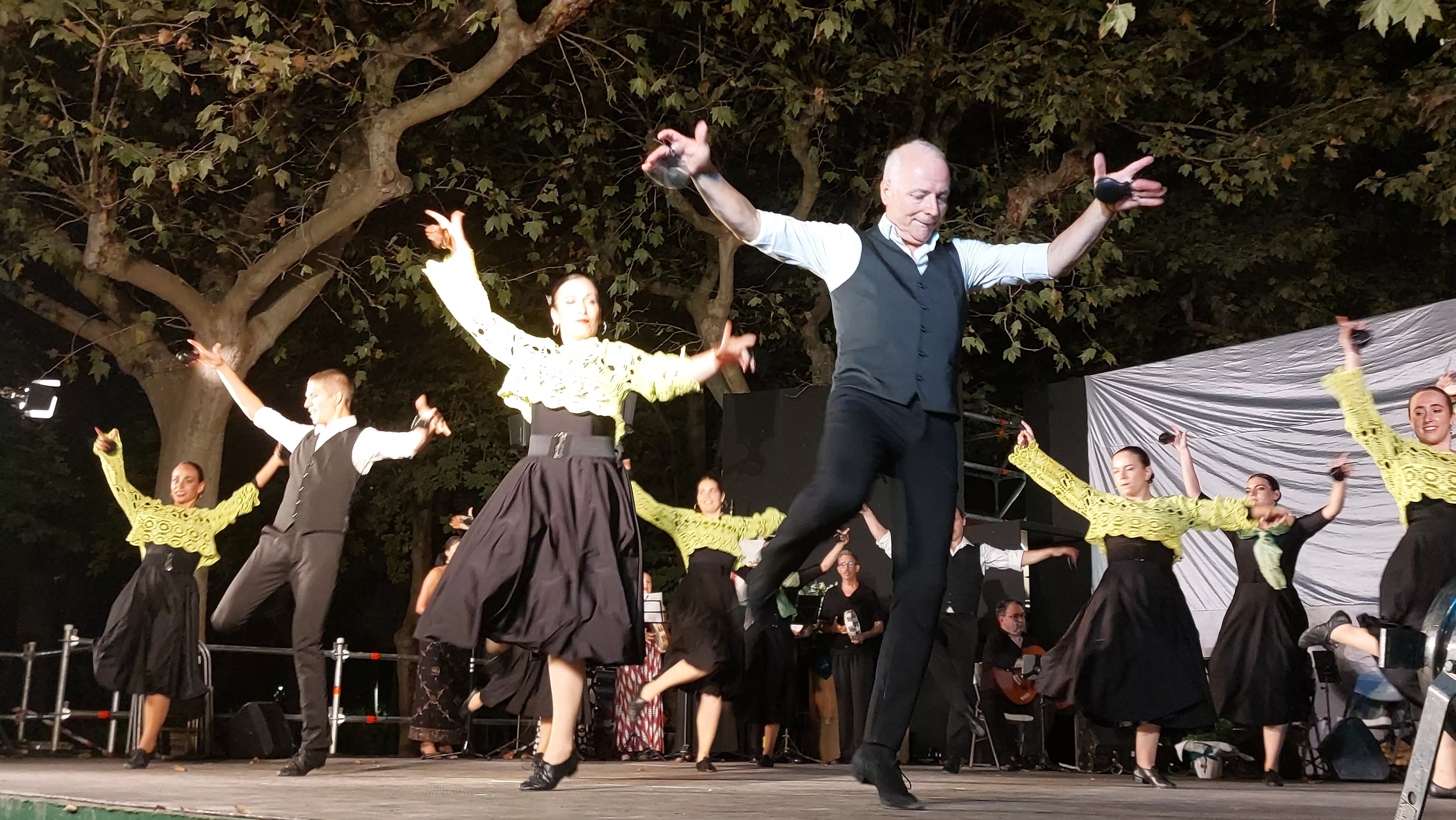  Grupo Folklórico San Lorenzo en el Parque Miguel Servet