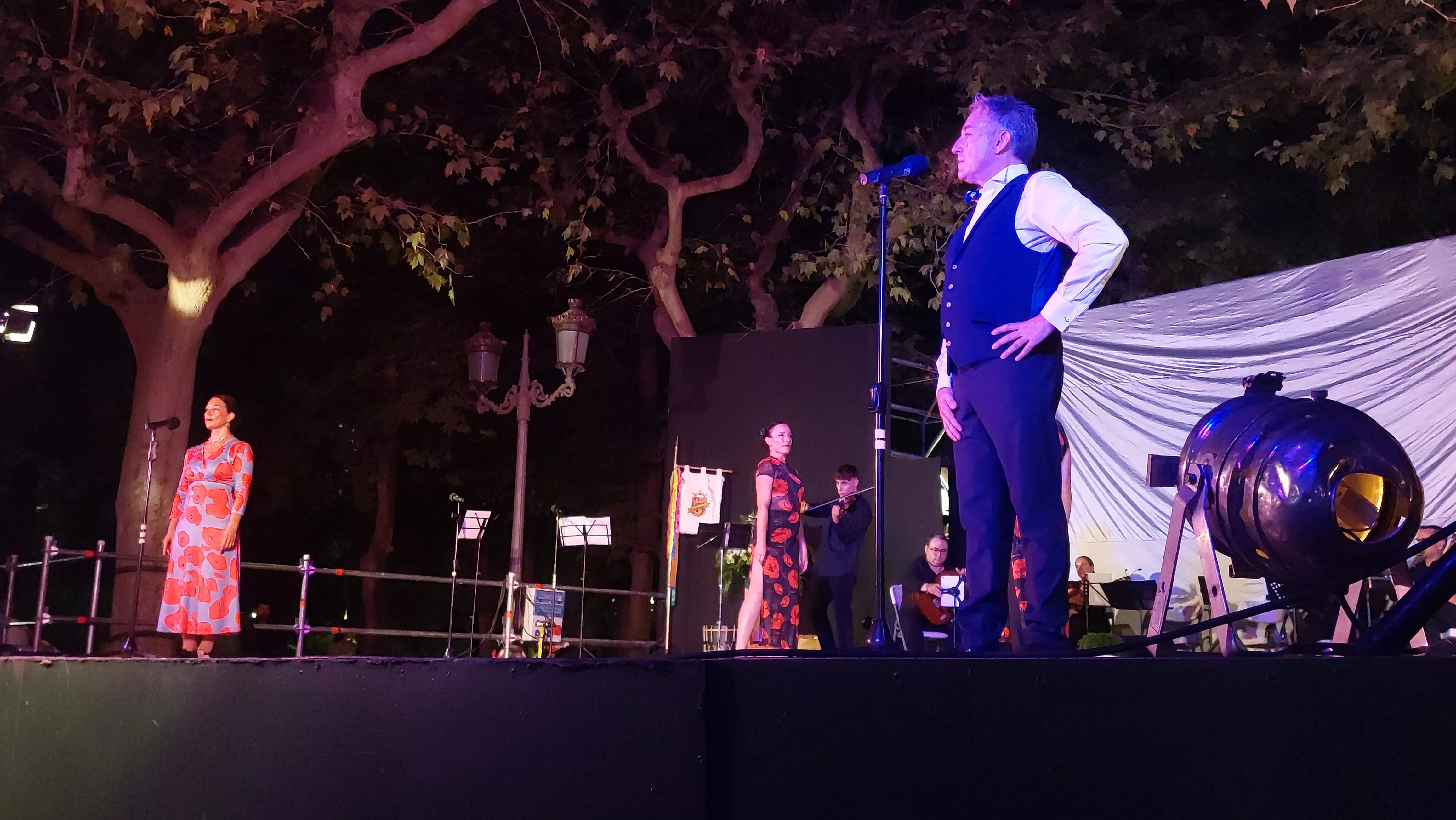  Grupo Folklórico San Lorenzo en el Parque Miguel Servet