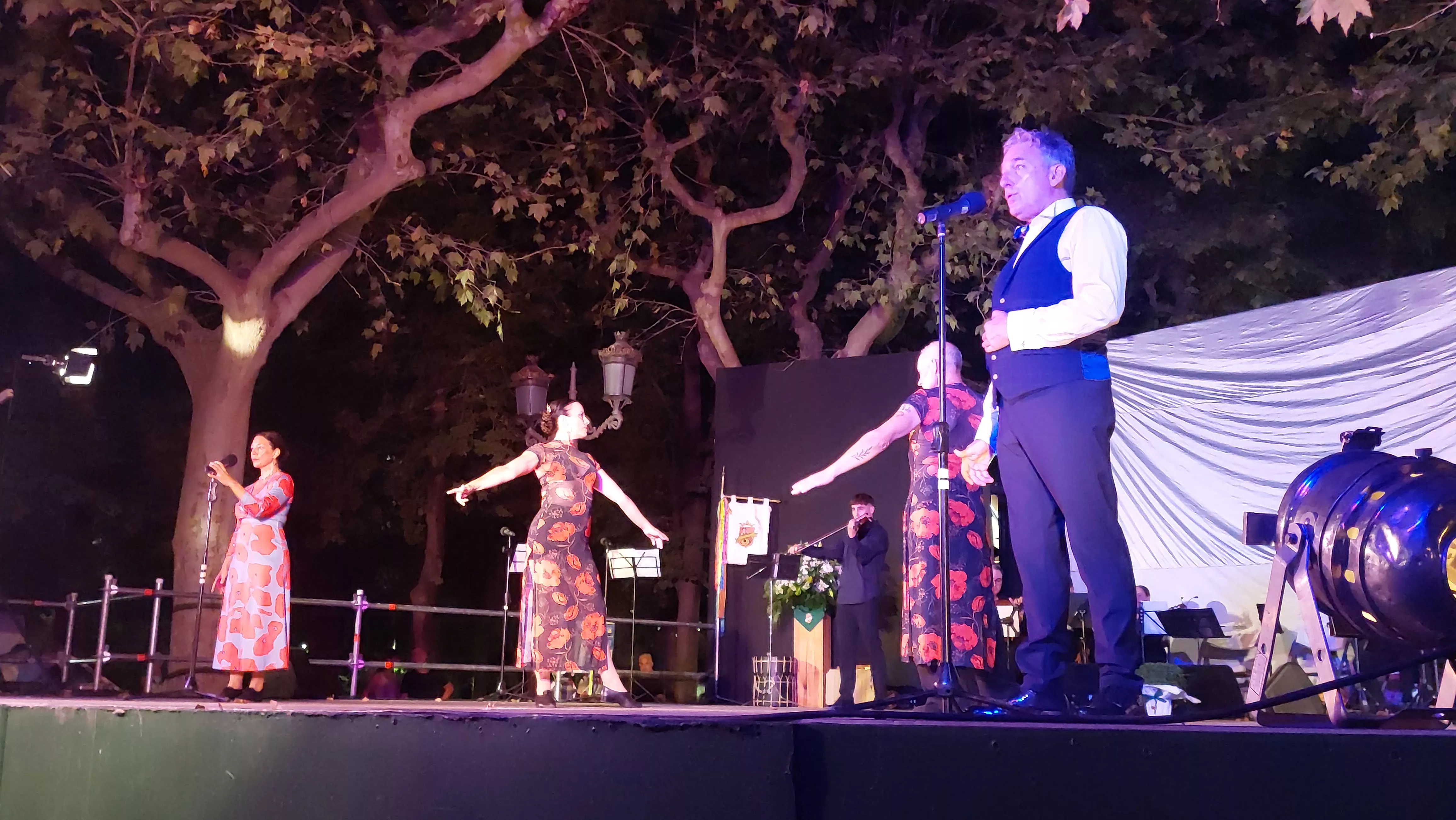  Grupo Folklórico San Lorenzo en el Parque Miguel Servet