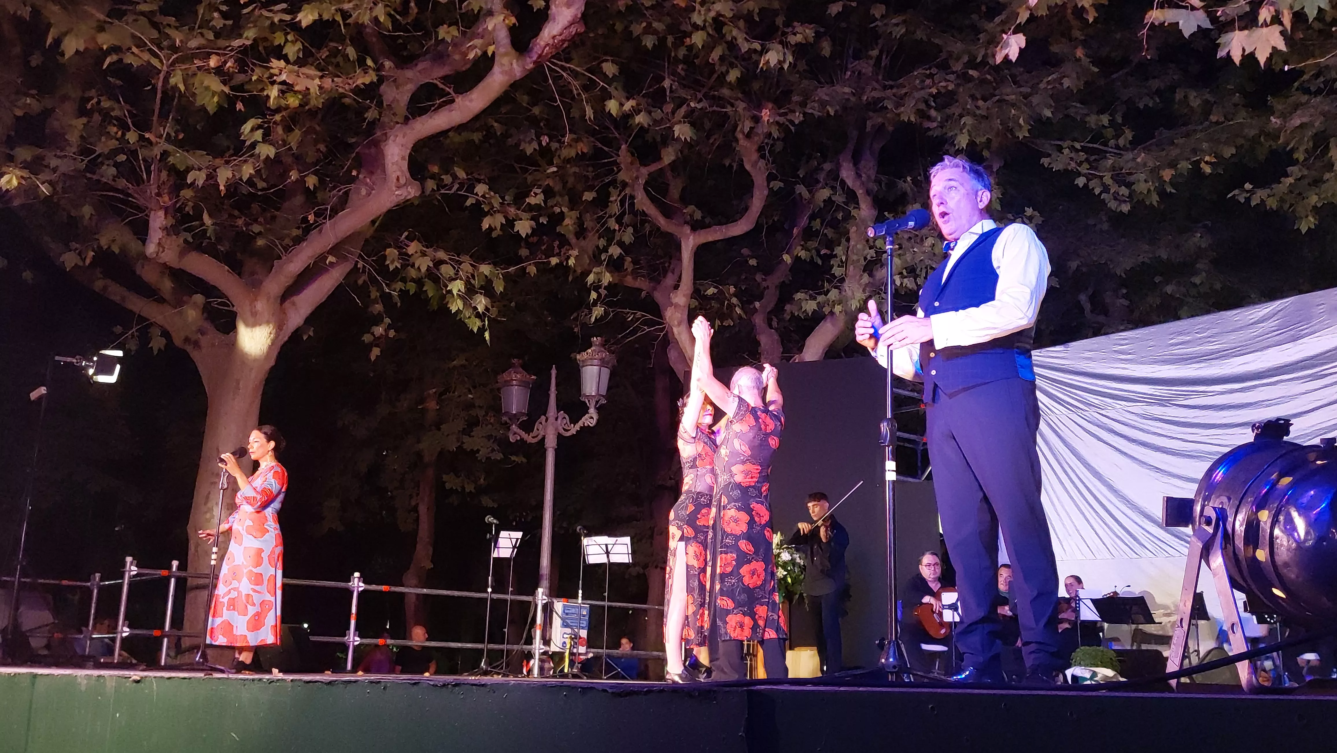  Grupo Folklórico San Lorenzo en el Parque Miguel Servet