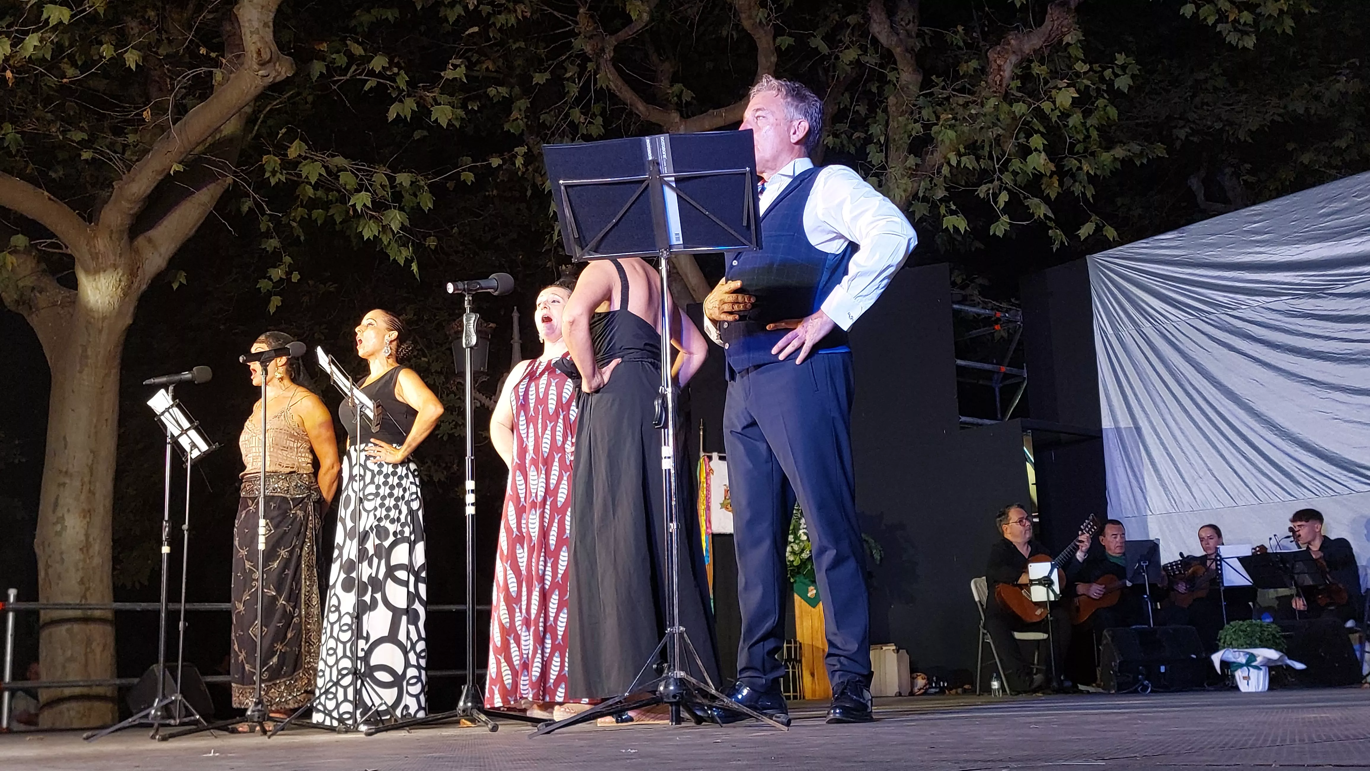  Grupo Folklórico San Lorenzo en el Parque Miguel Servet