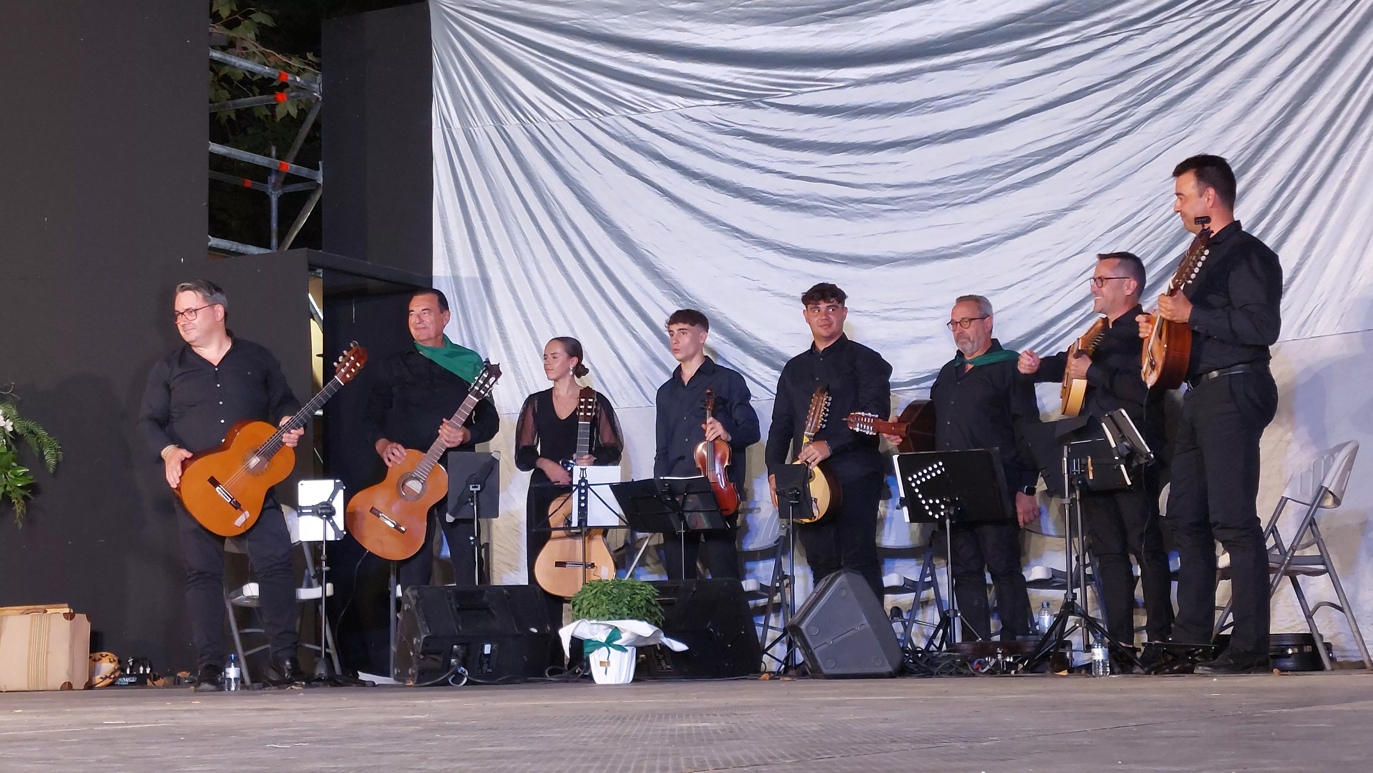  Grupo Folklórico San Lorenzo en el Parque Miguel Servet