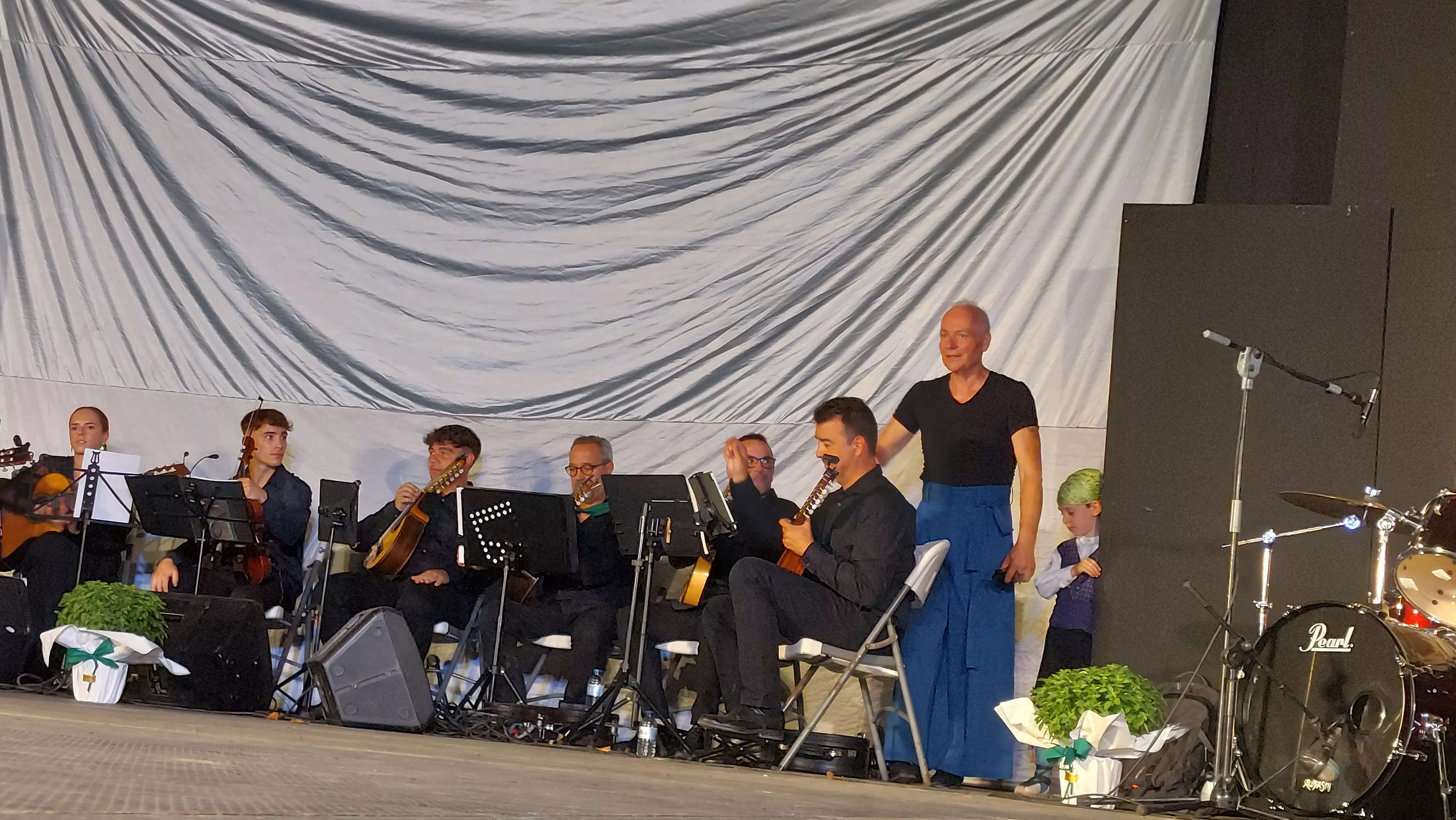  Grupo Folklórico San Lorenzo en el Parque Miguel Servet