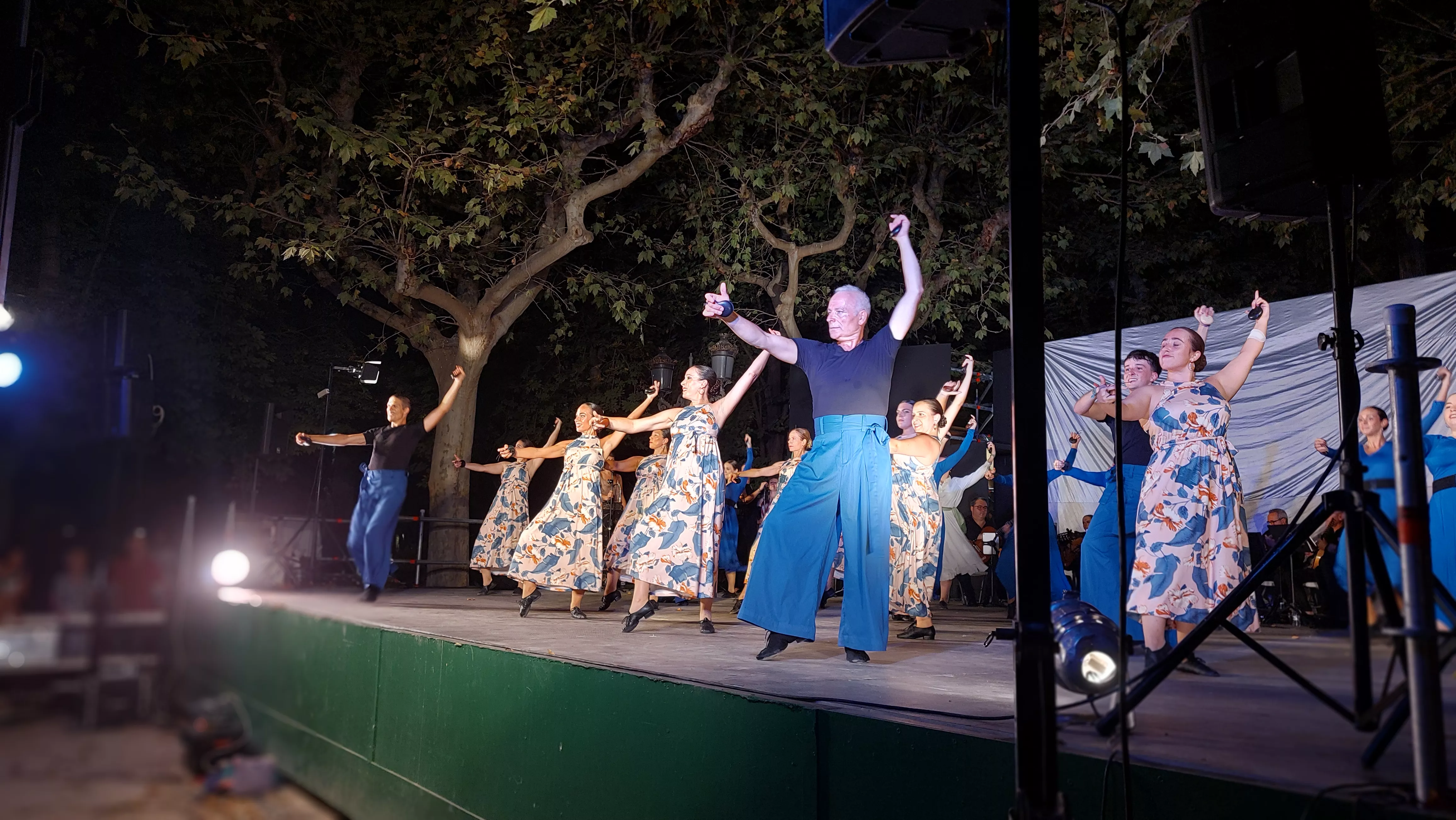  Grupo Folklórico San Lorenzo en el Parque Miguel Servet