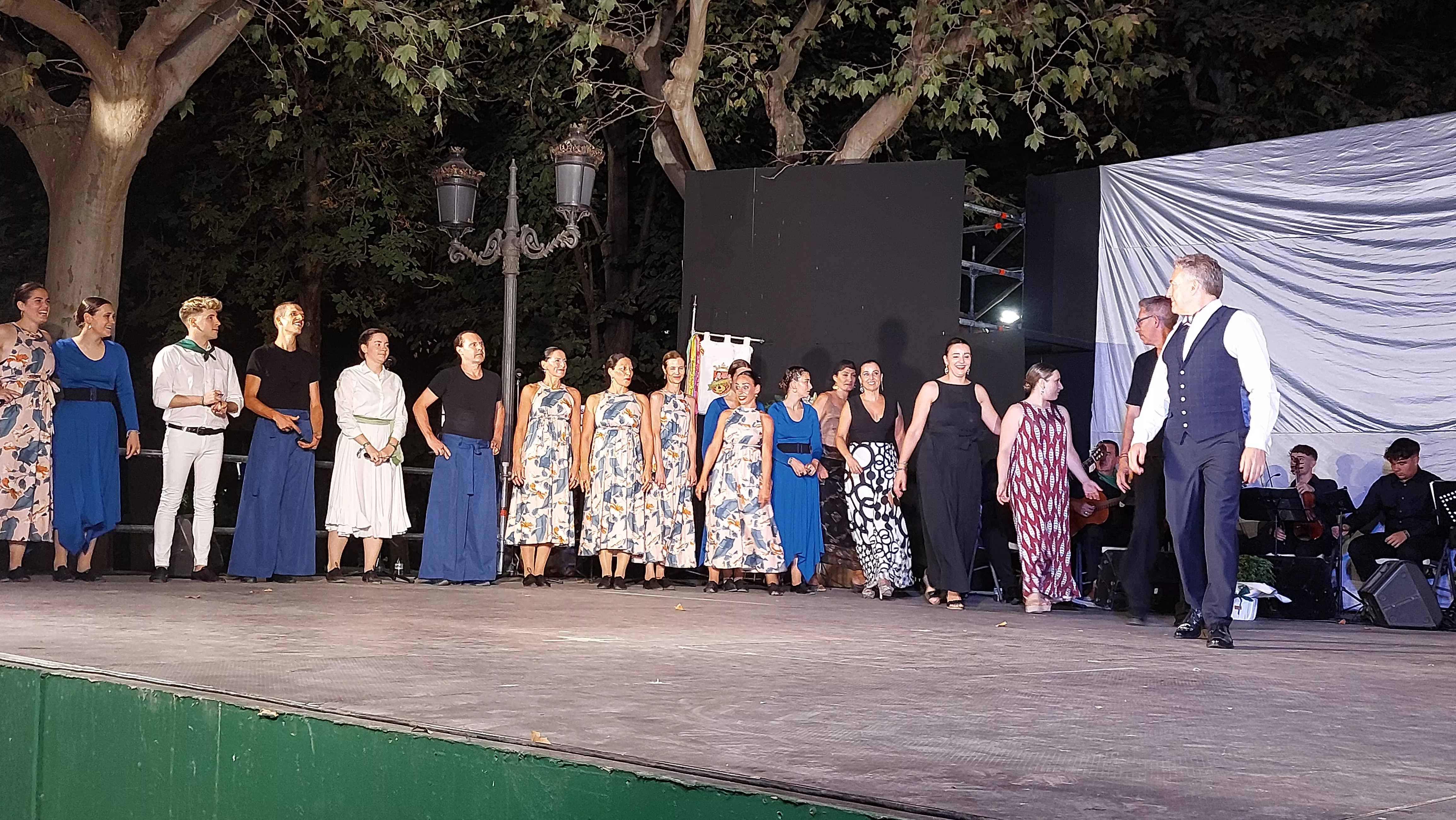  Grupo Folklórico San Lorenzo en el Parque Miguel Servet