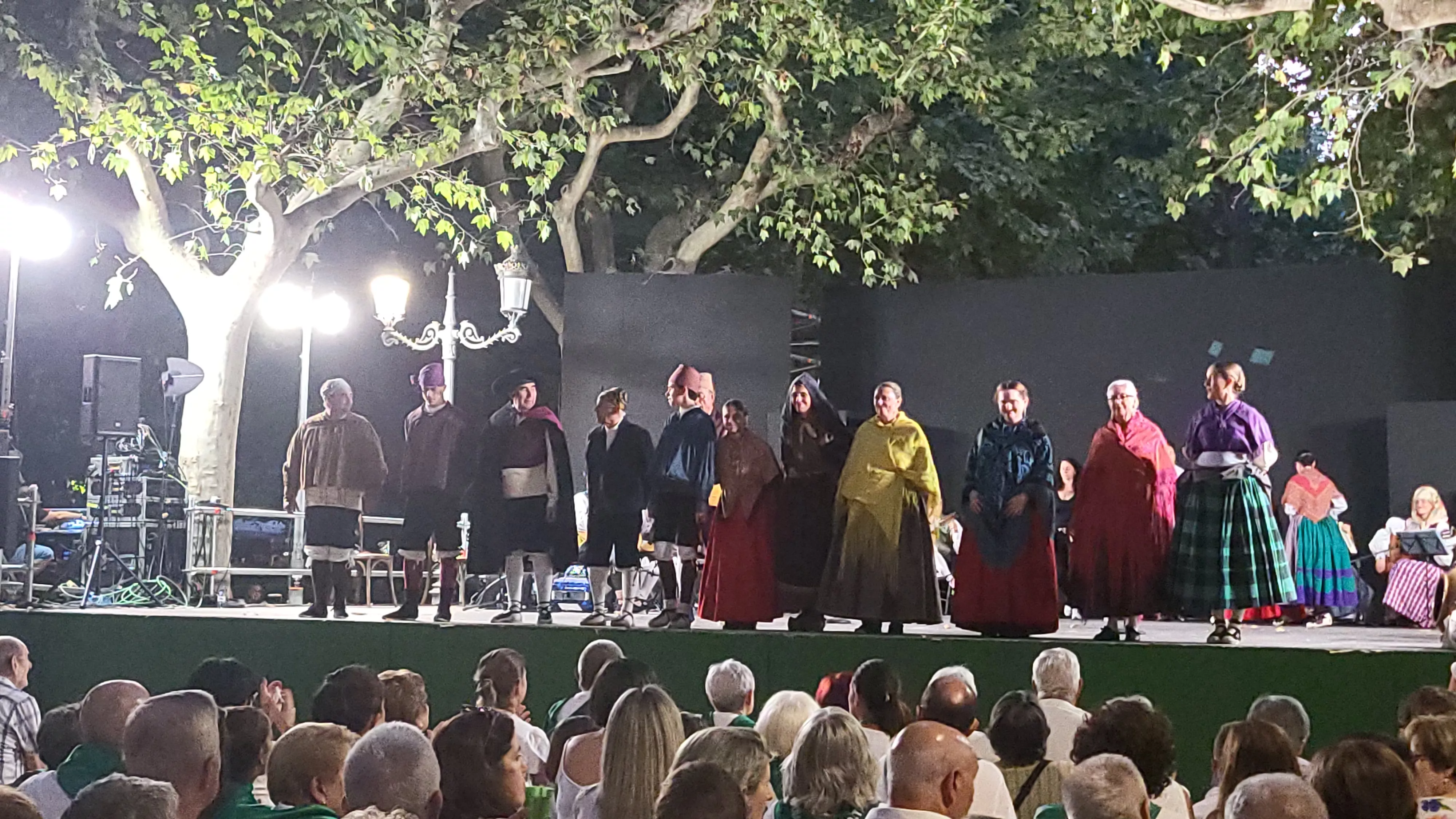  Agrupación Folklórica Santa Cecilia en el Parque Miguel Servet