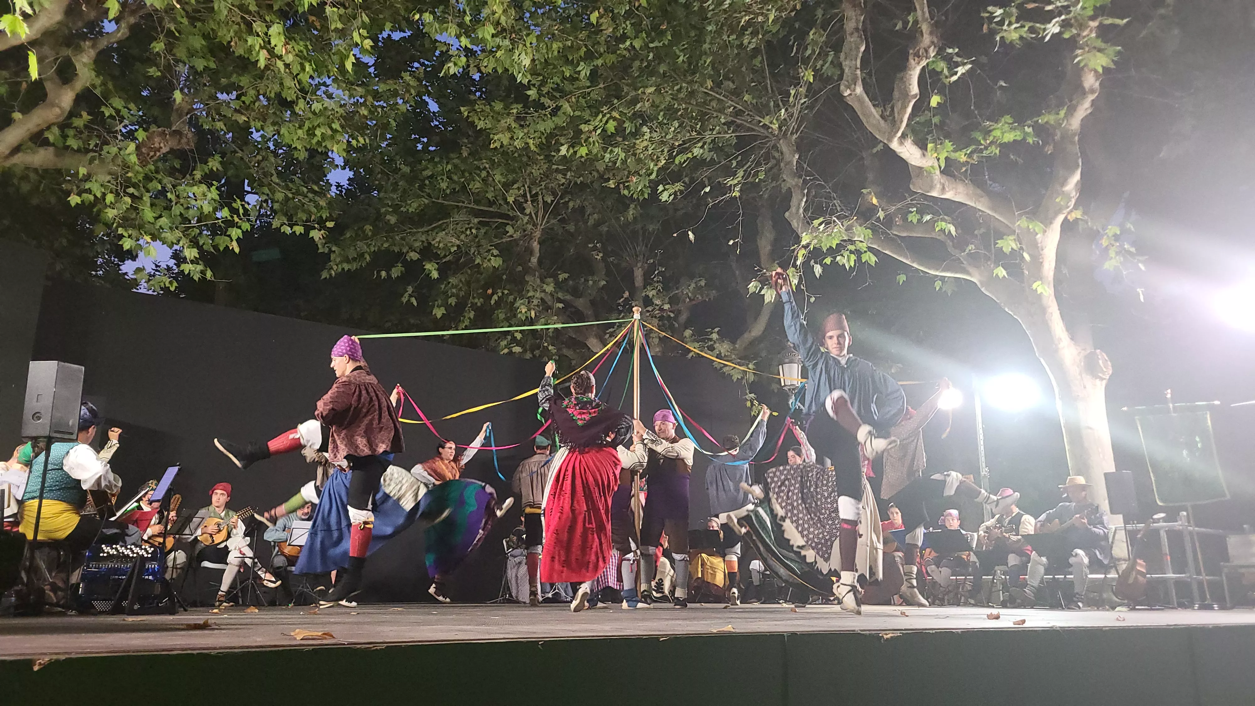  Agrupación Folklórica Santa Cecilia en el Parque Miguel Servet