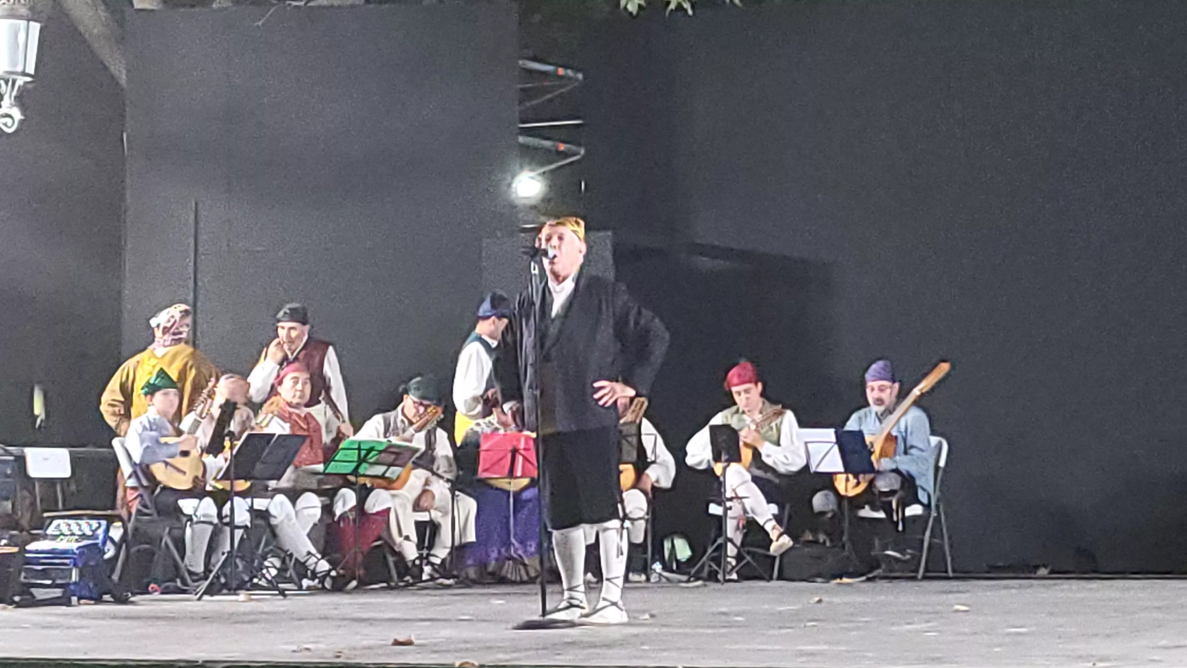  Agrupación Folklórica Santa Cecilia en el Parque Miguel Servet