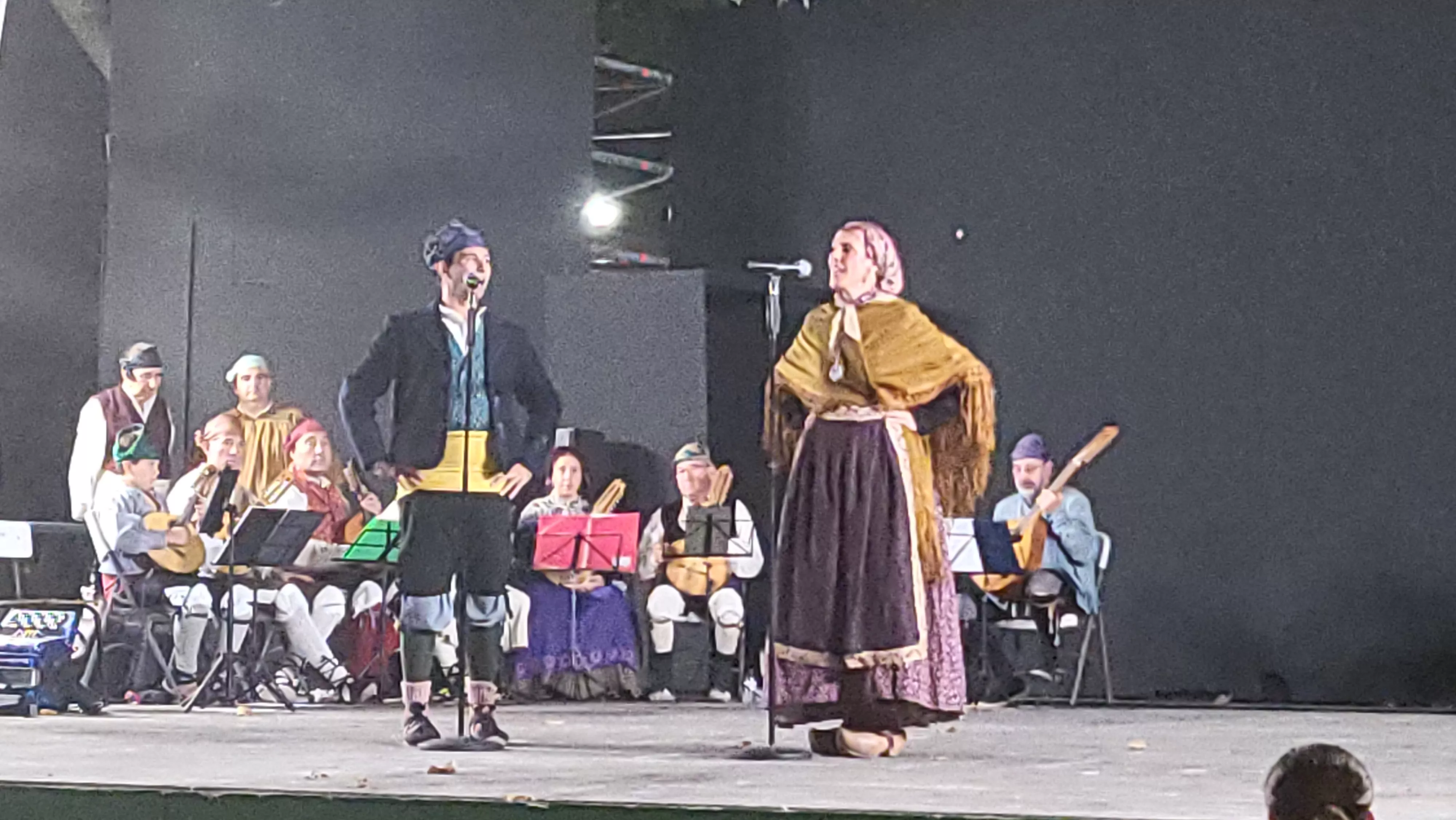  Agrupación Folklórica Santa Cecilia en el Parque Miguel Servet