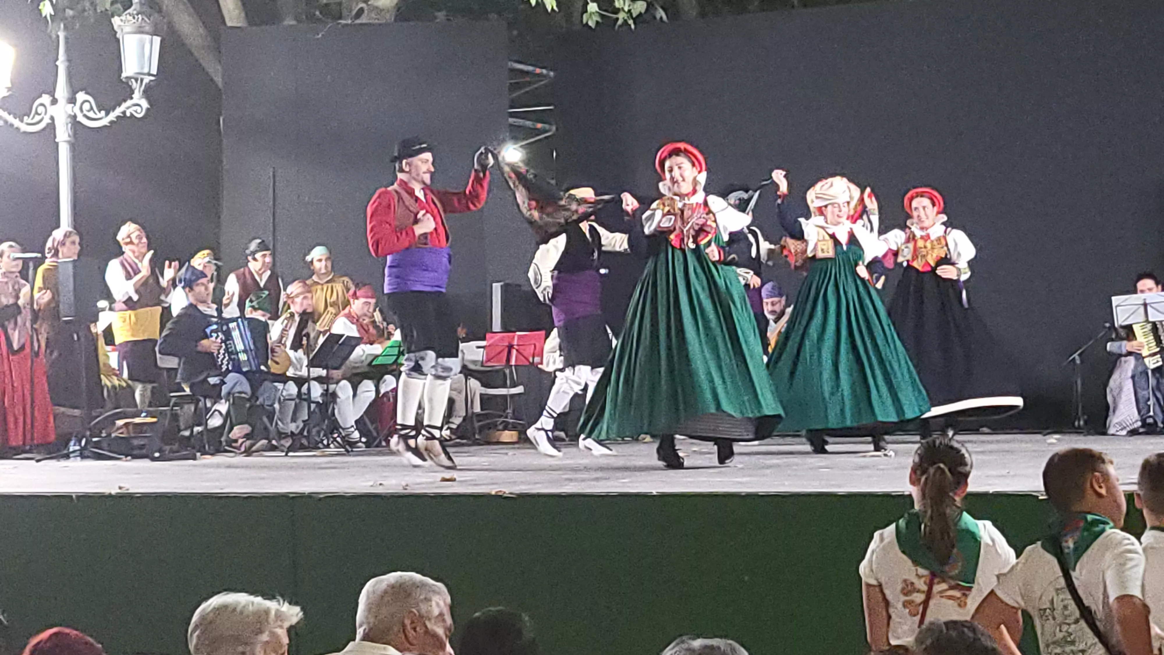  Agrupación Folklórica Santa Cecilia en el Parque Miguel Servet