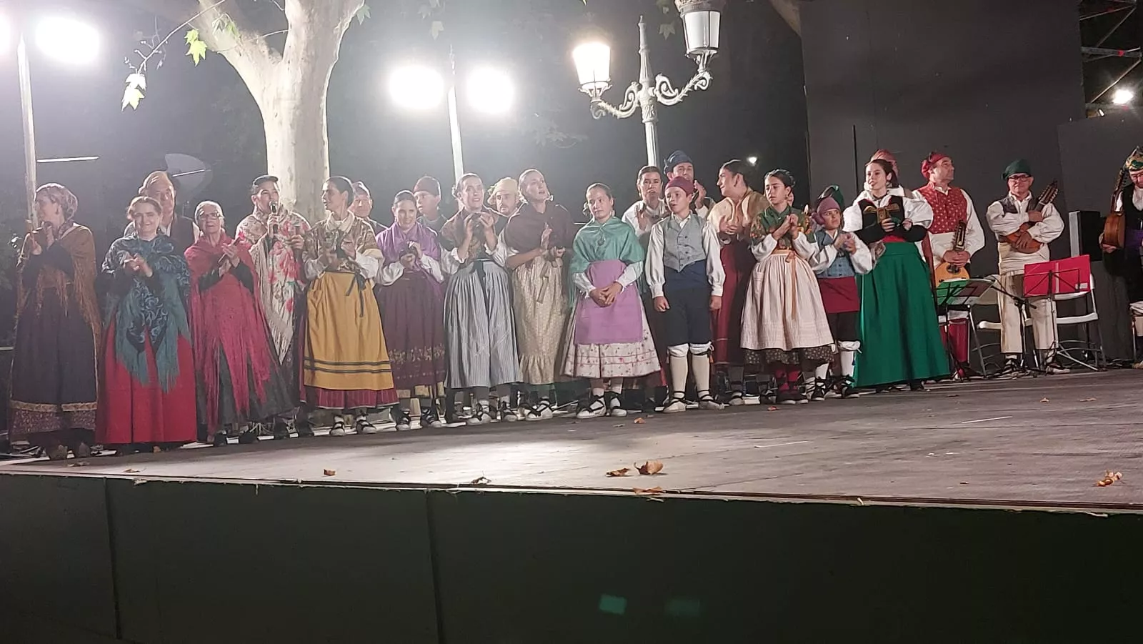  Agrupación Folklórica Santa Cecilia en el Parque Miguel Servet