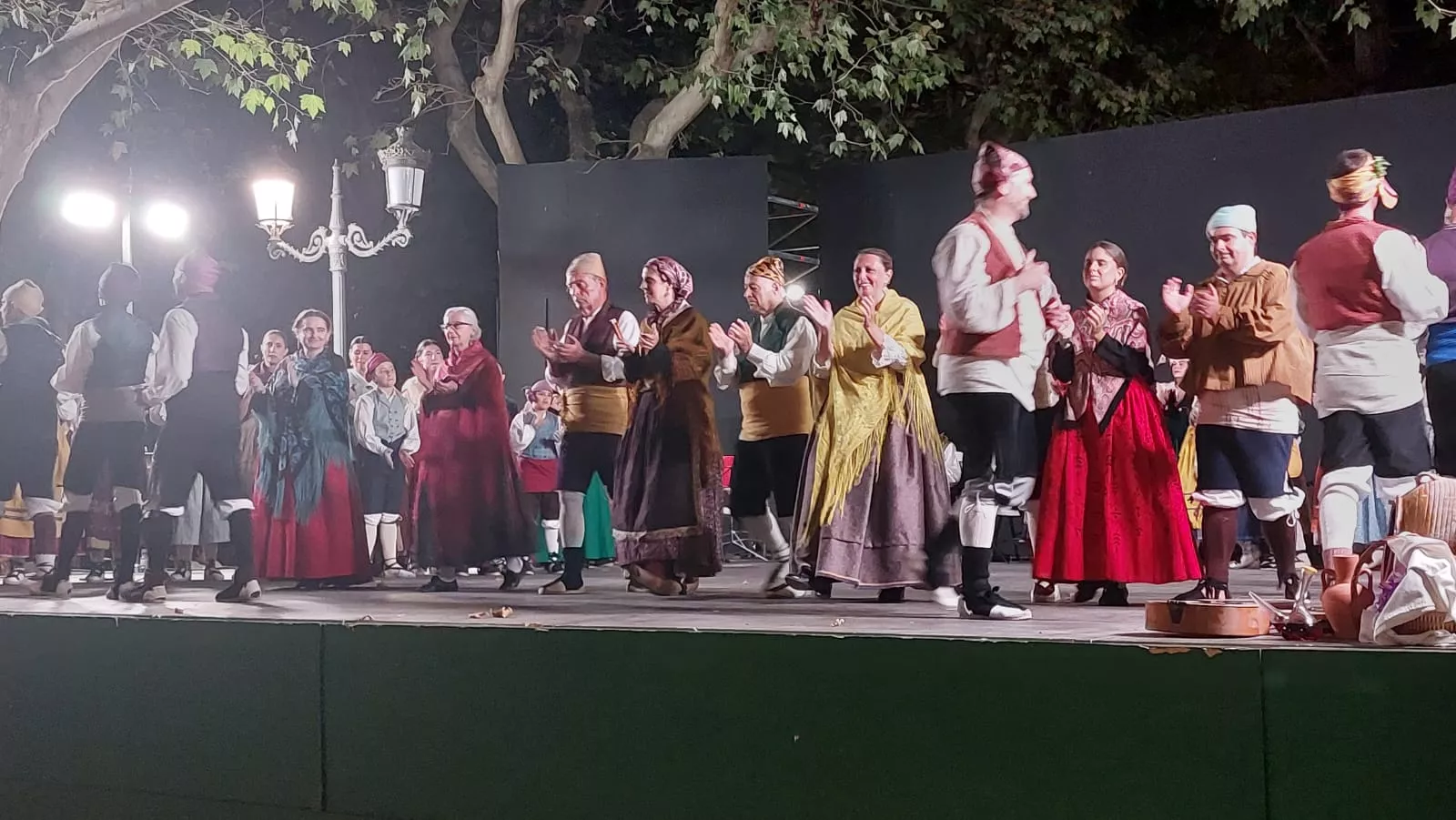  Agrupación Folklórica Santa Cecilia en el Parque Miguel Servet