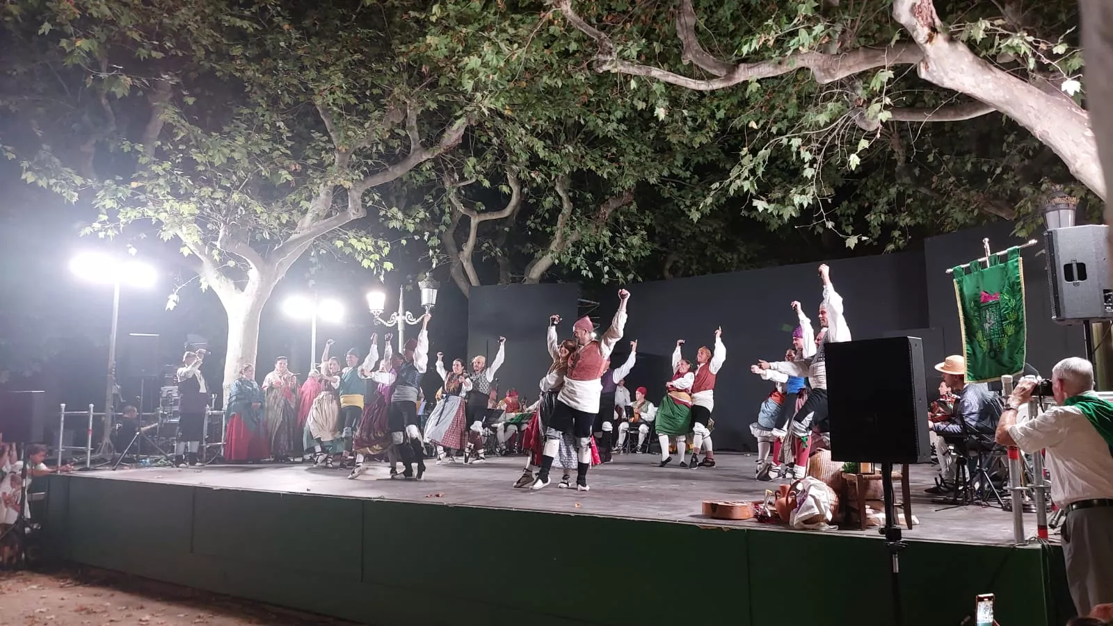  Agrupación Folklórica Santa Cecilia en el Parque Miguel Servet