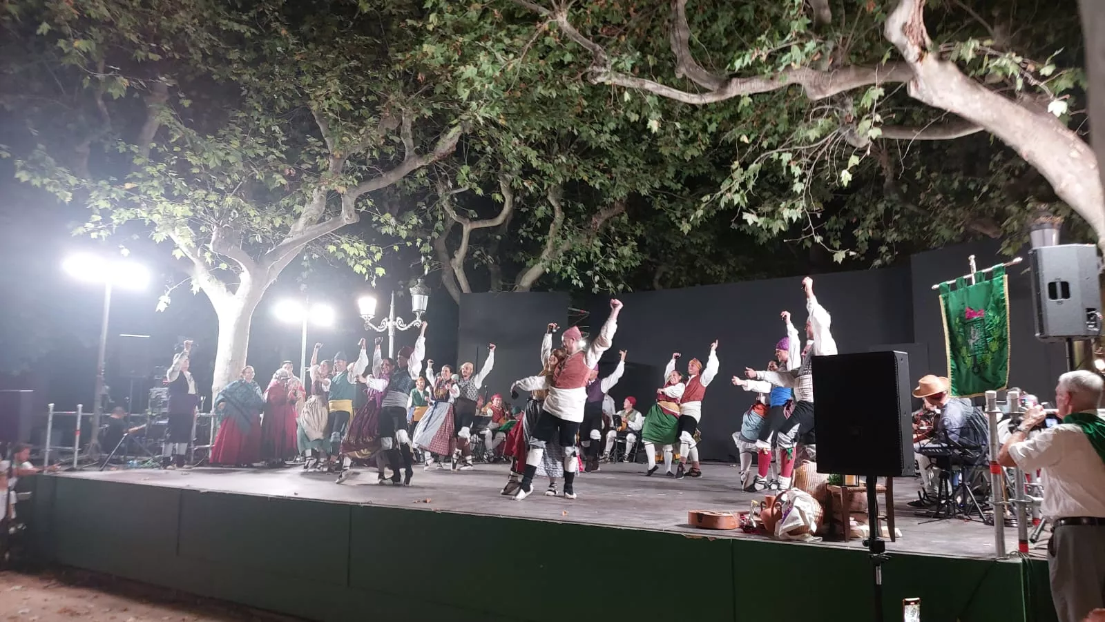  Agrupación Folklórica Santa Cecilia en el Parque Miguel Servet