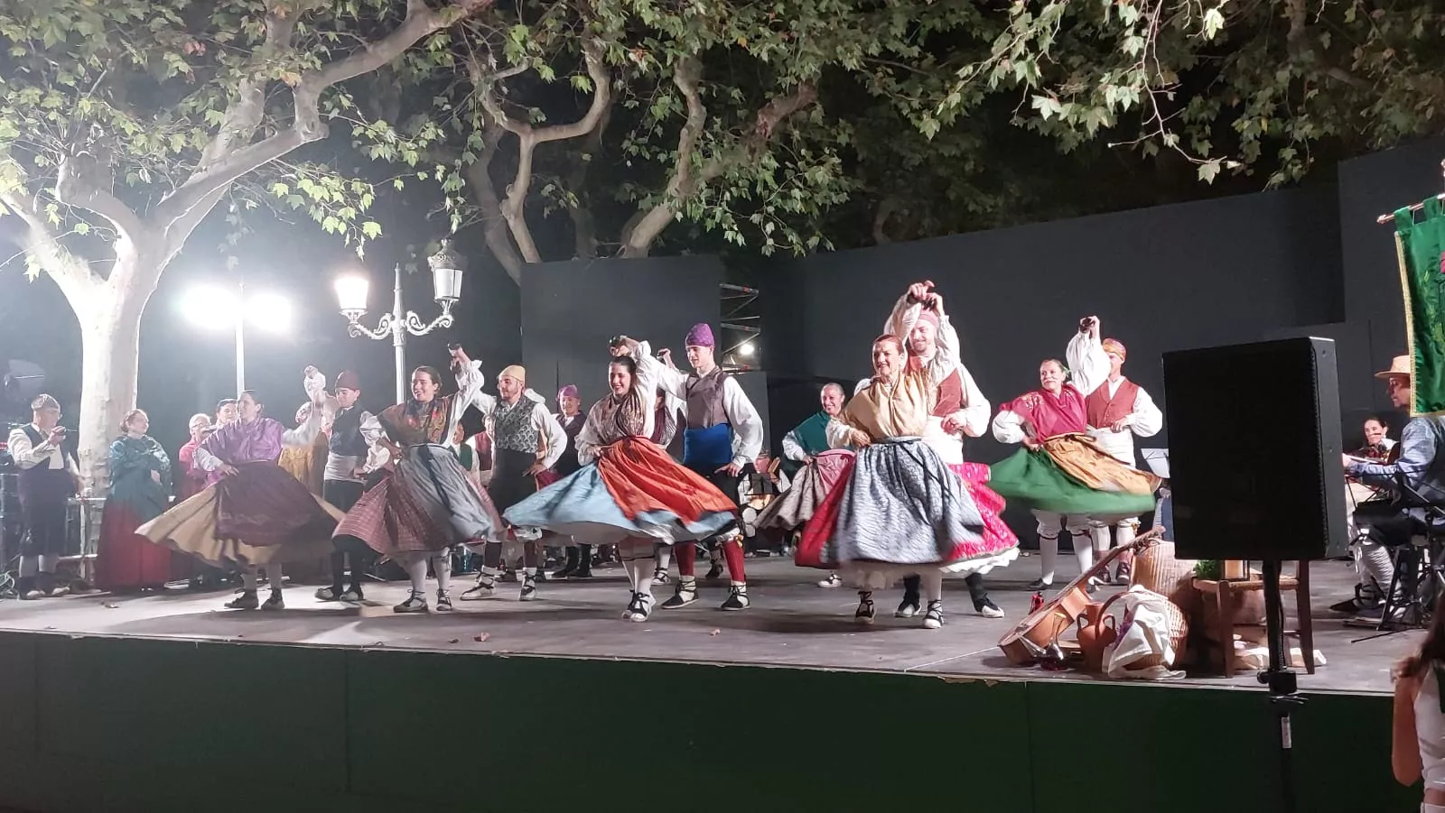  Agrupación Folklórica Santa Cecilia en el Parque Miguel Servet