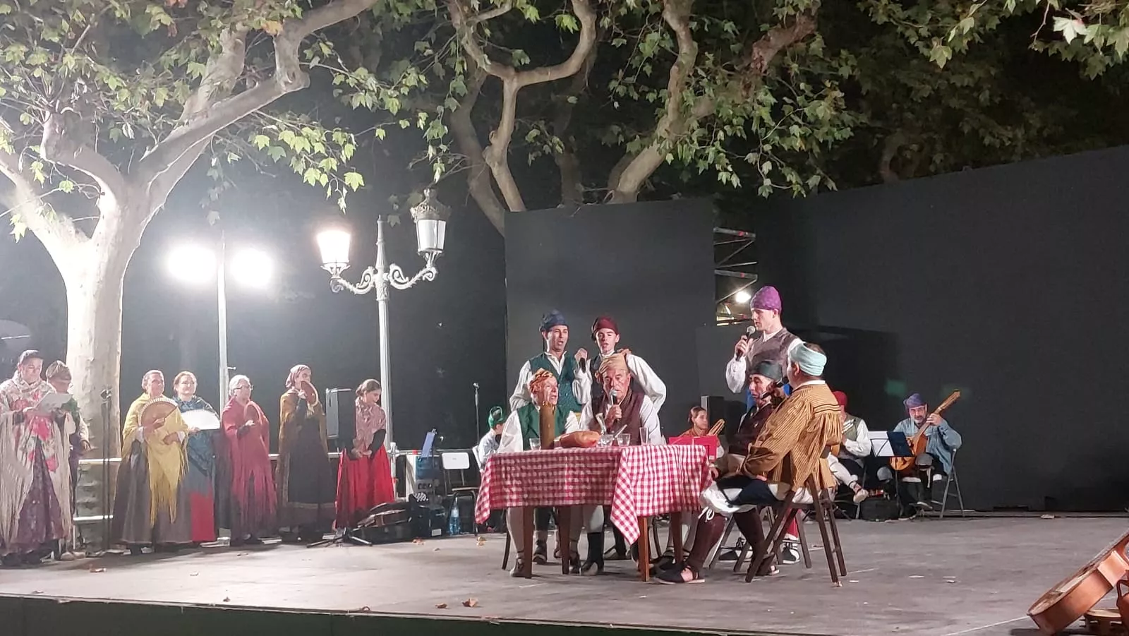  Agrupación Folklórica Santa Cecilia en el Parque Miguel Servet