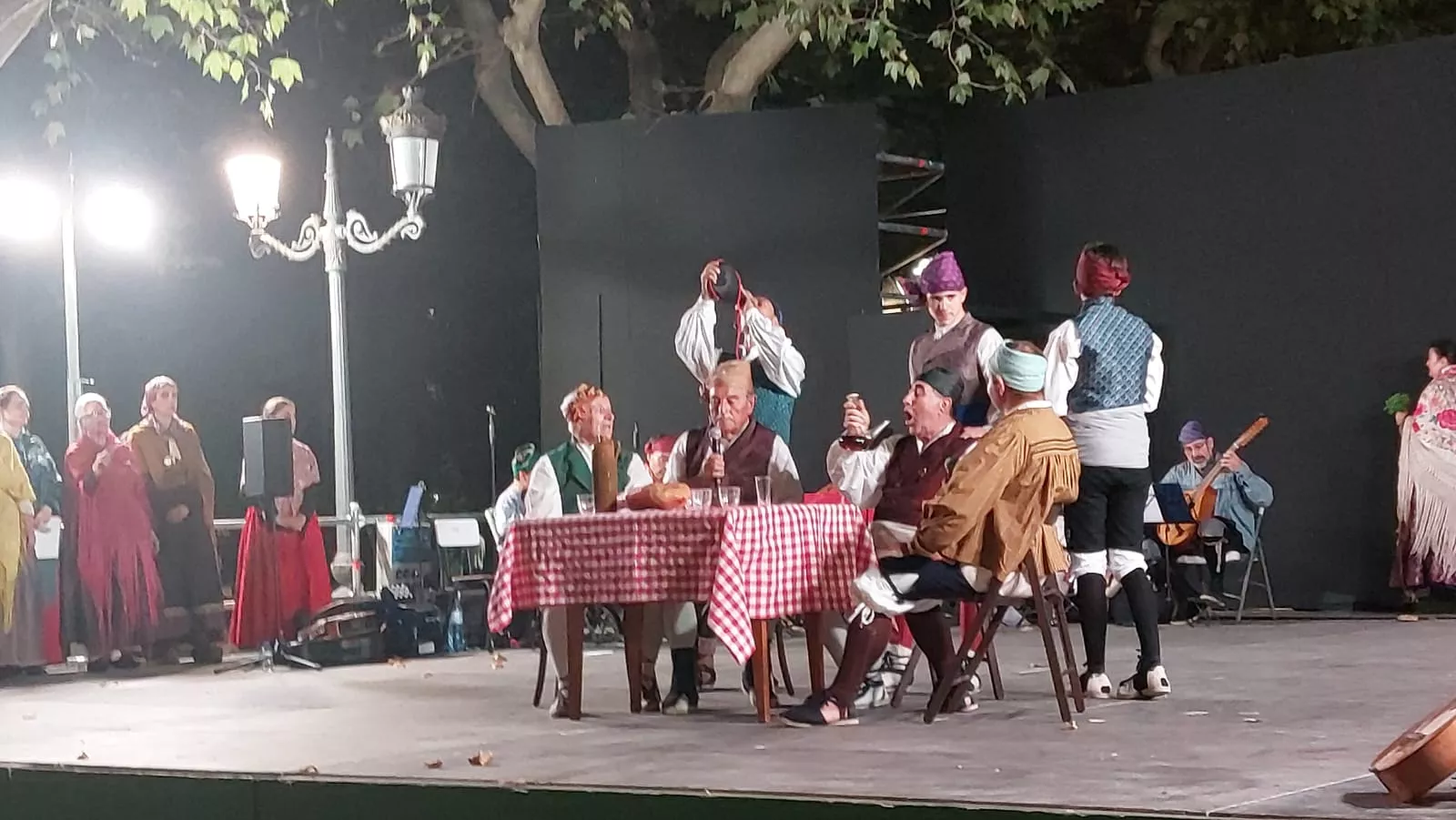  Agrupación Folklórica Santa Cecilia en el Parque Miguel Servet