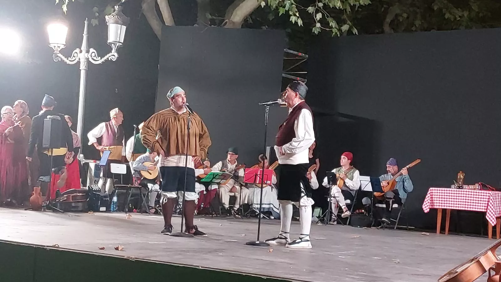  Agrupación Folklórica Santa Cecilia en el Parque Miguel Servet