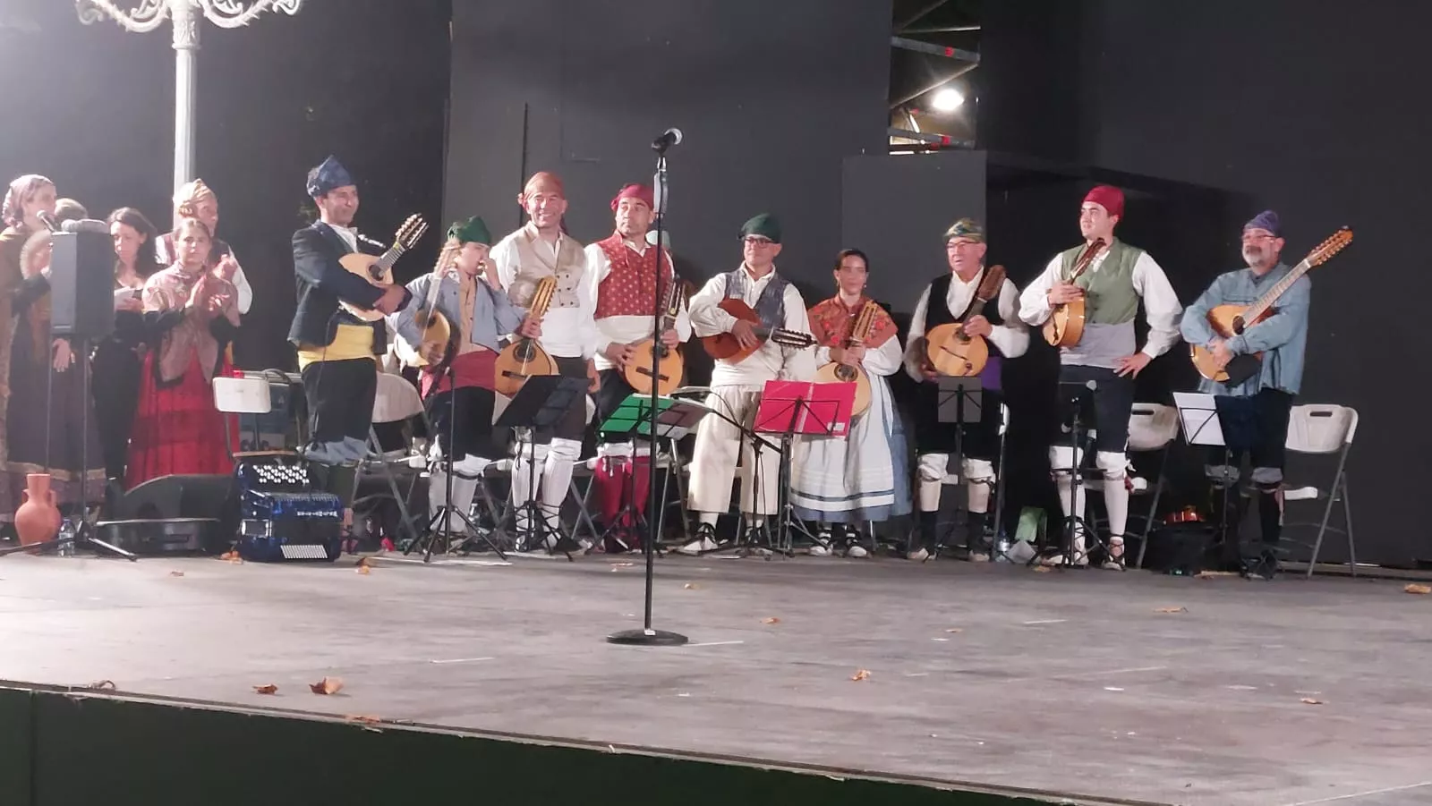  Agrupación Folklórica Santa Cecilia en el Parque Miguel Servet