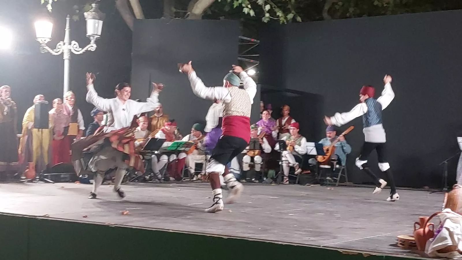  Agrupación Folklórica Santa Cecilia en el Parque Miguel Servet