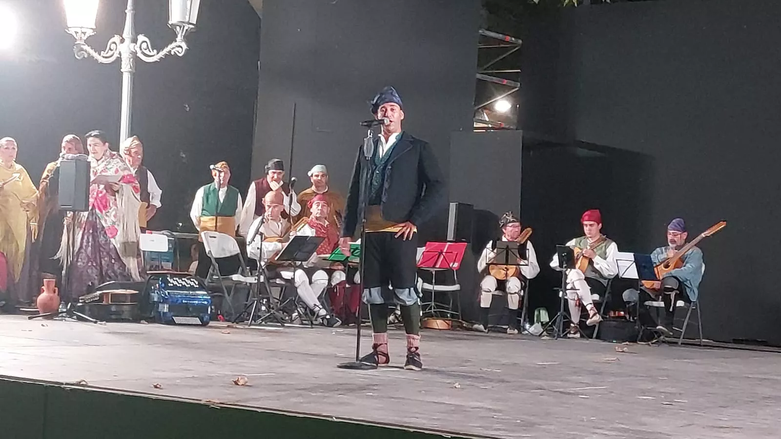  Agrupación Folklórica Santa Cecilia en el Parque Miguel Servet